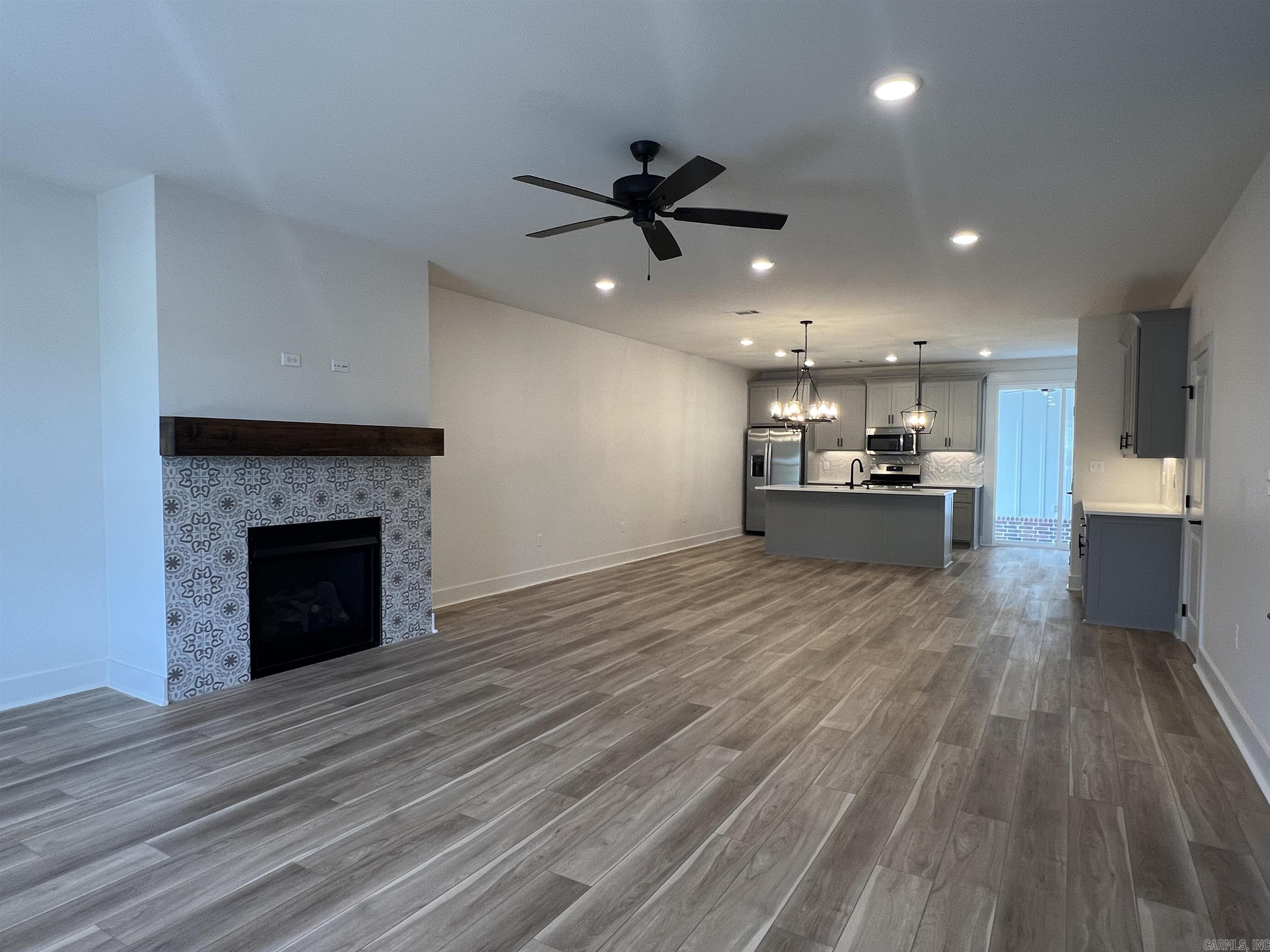 MIDTOWN BRYANT - Residential