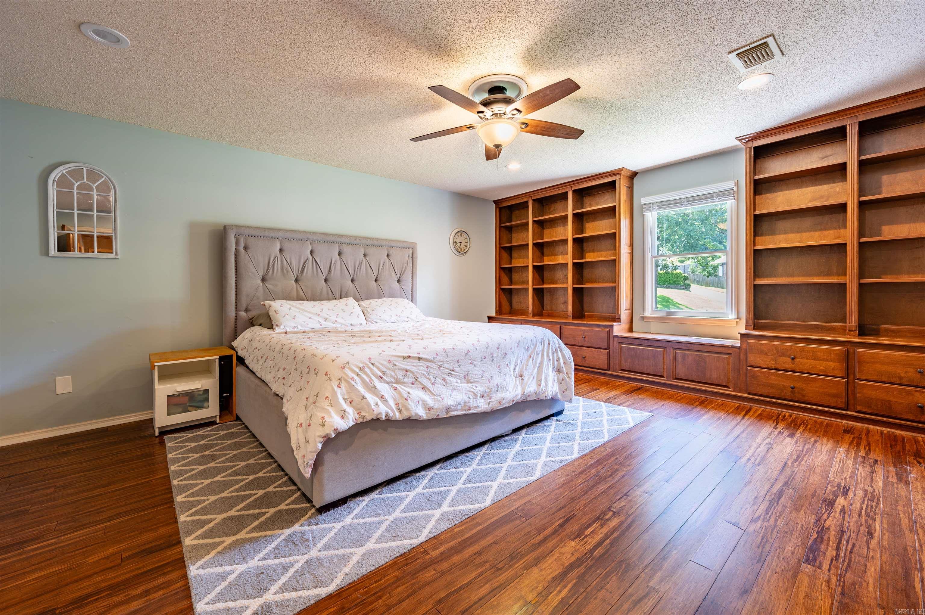 PEBBLE BEACH PARK - Residential
