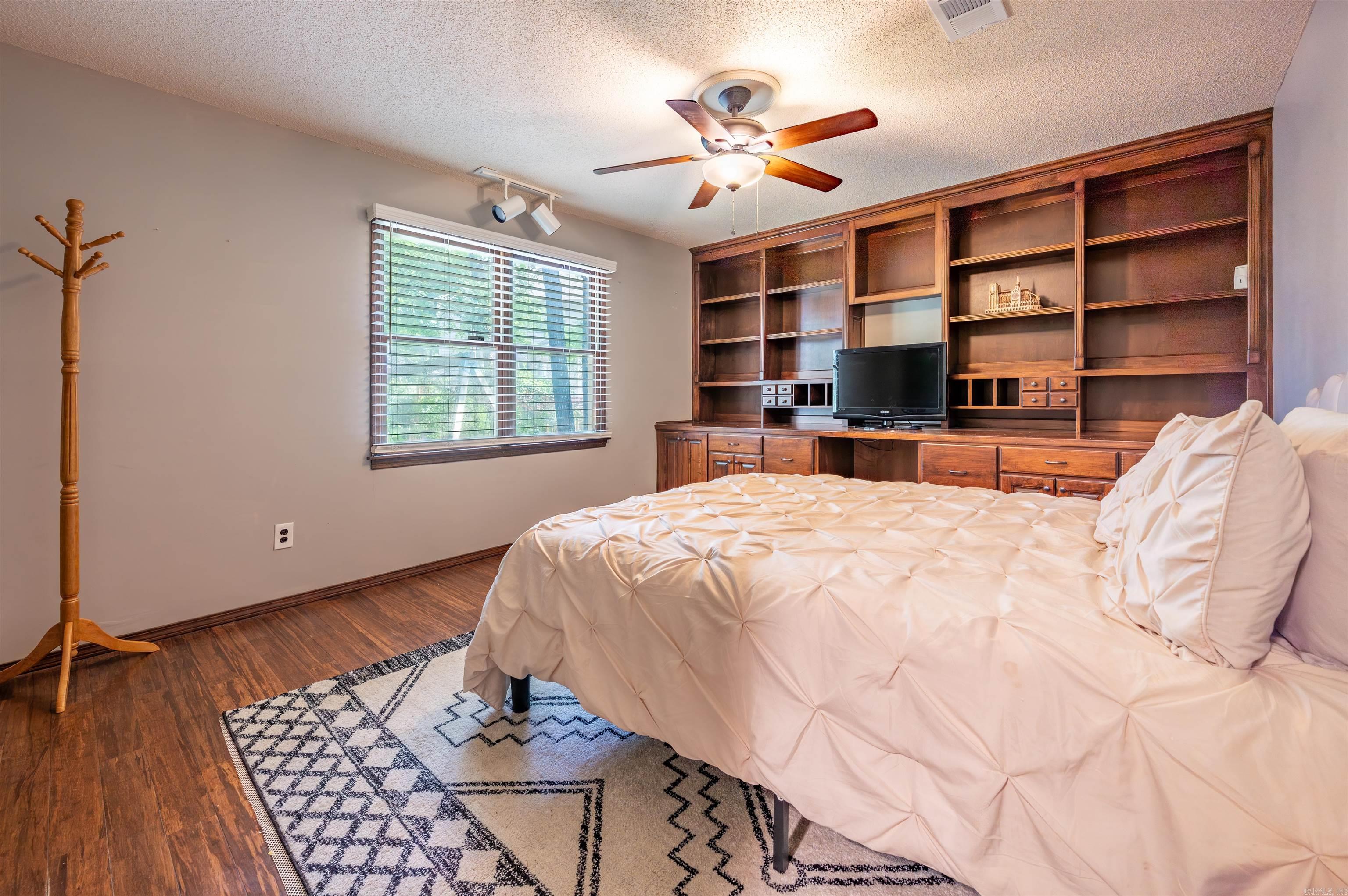 PEBBLE BEACH PARK - Residential