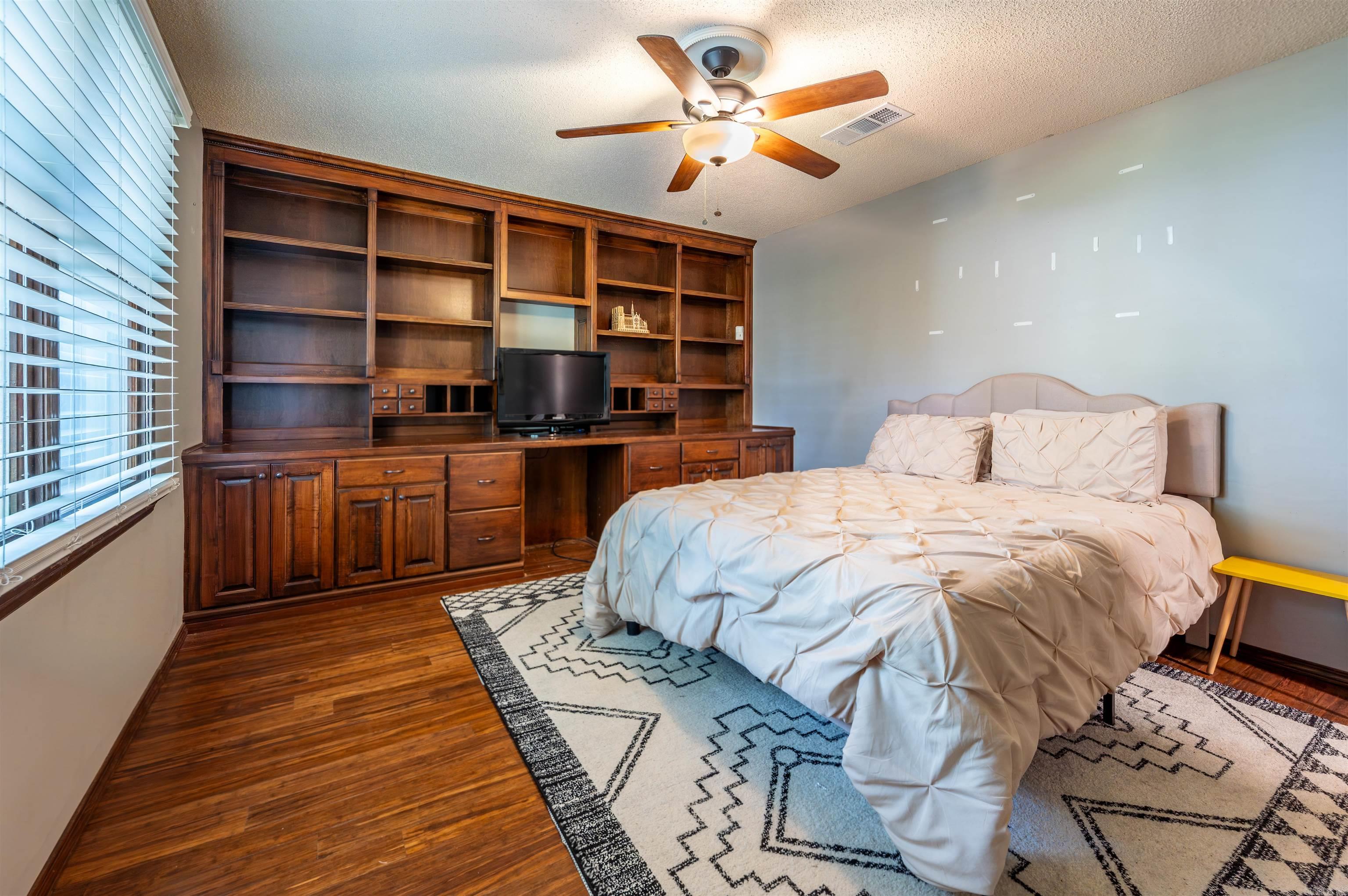 PEBBLE BEACH PARK - Residential