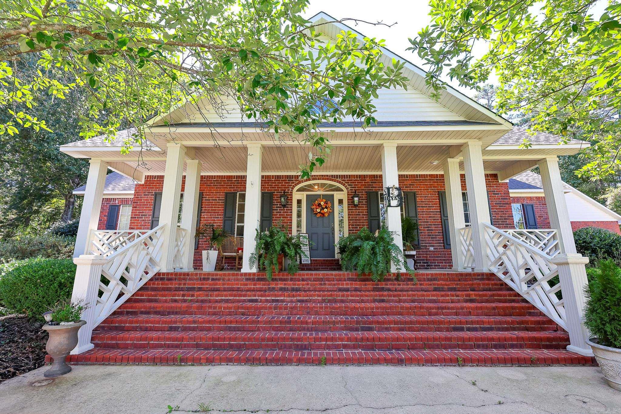 COUNTRY CLUB ESTATES - Residential