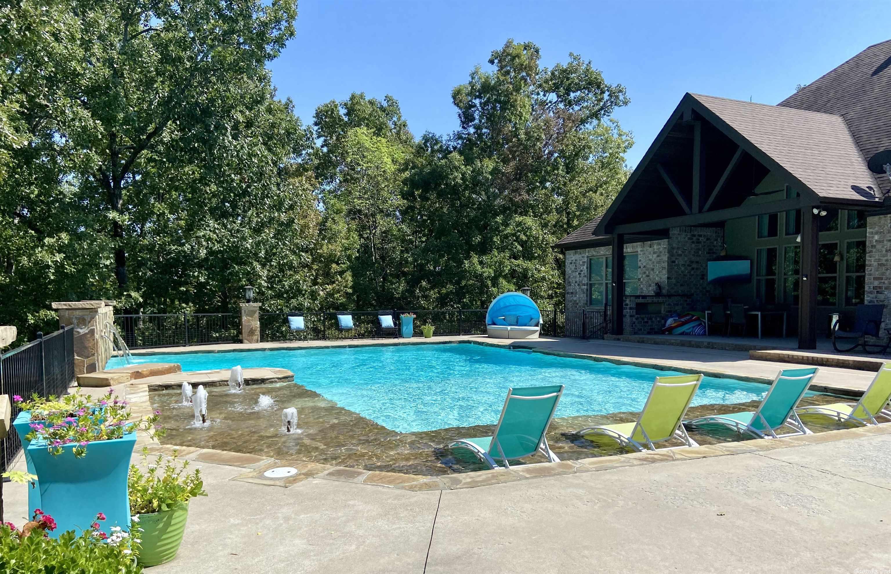 WOODLANDS EDGE - Residential