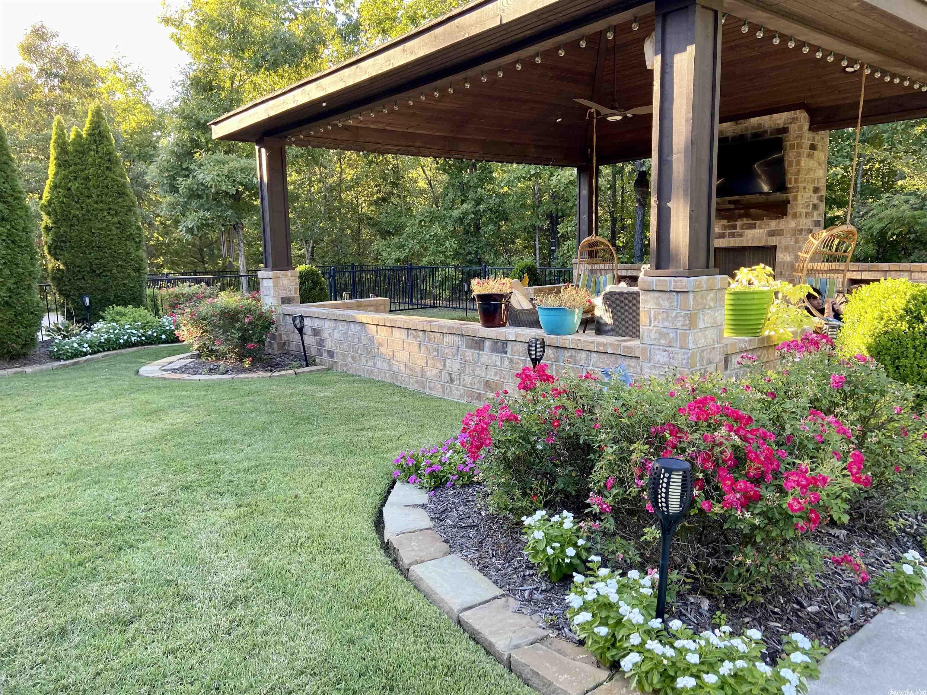 WOODLANDS EDGE - Residential