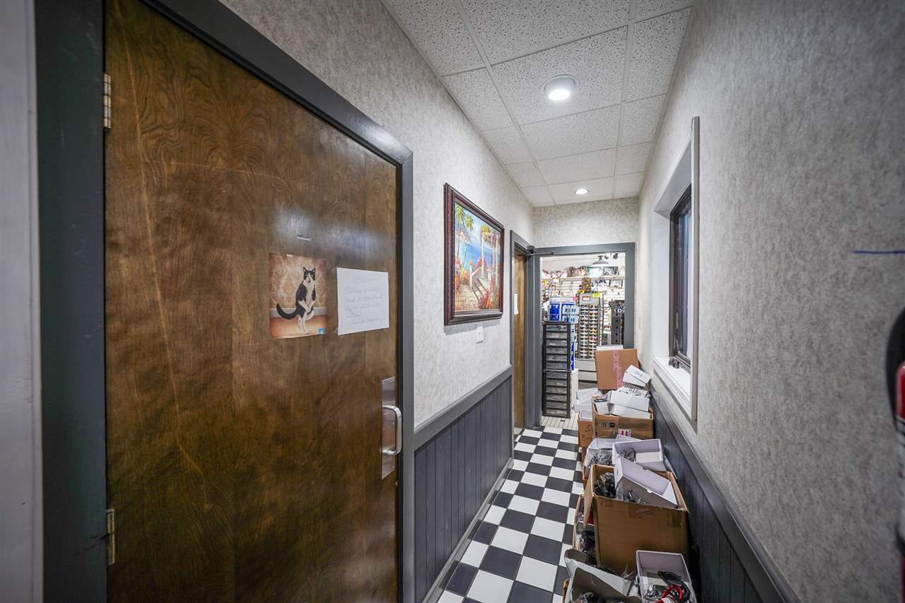 13-2-31 - Commercial Sale