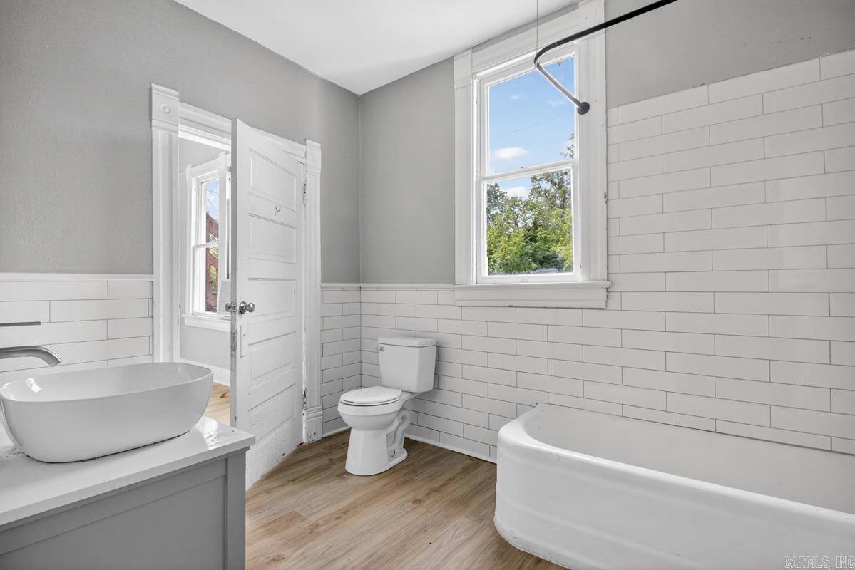 Weldon E Wrights - Residential