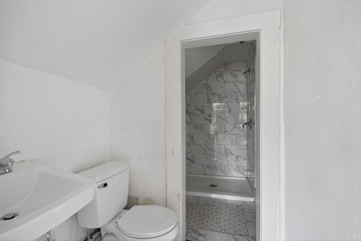 Weldon E Wrights - Residential