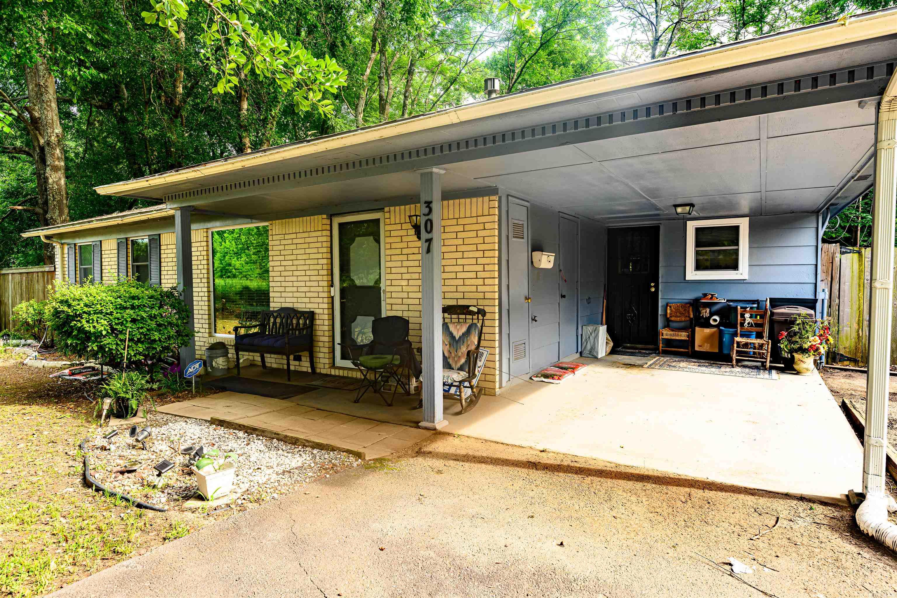DELTA LAWN - Residential