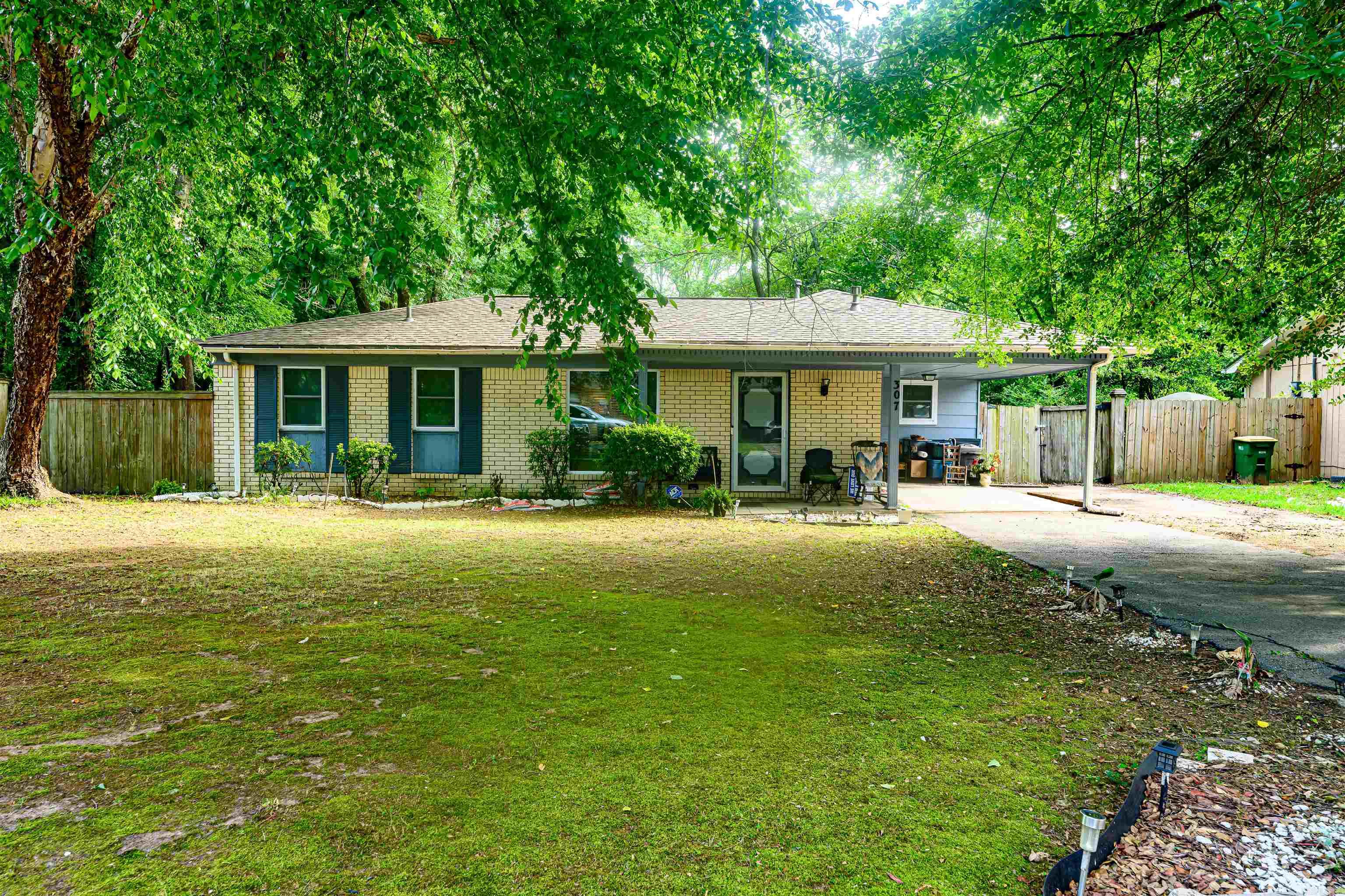 DELTA LAWN - Residential