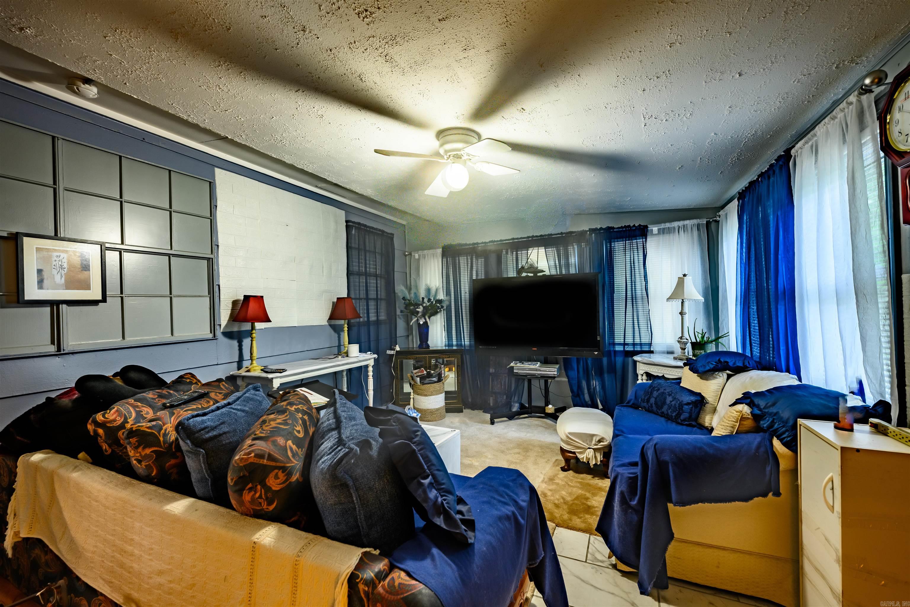 DELTA LAWN - Residential