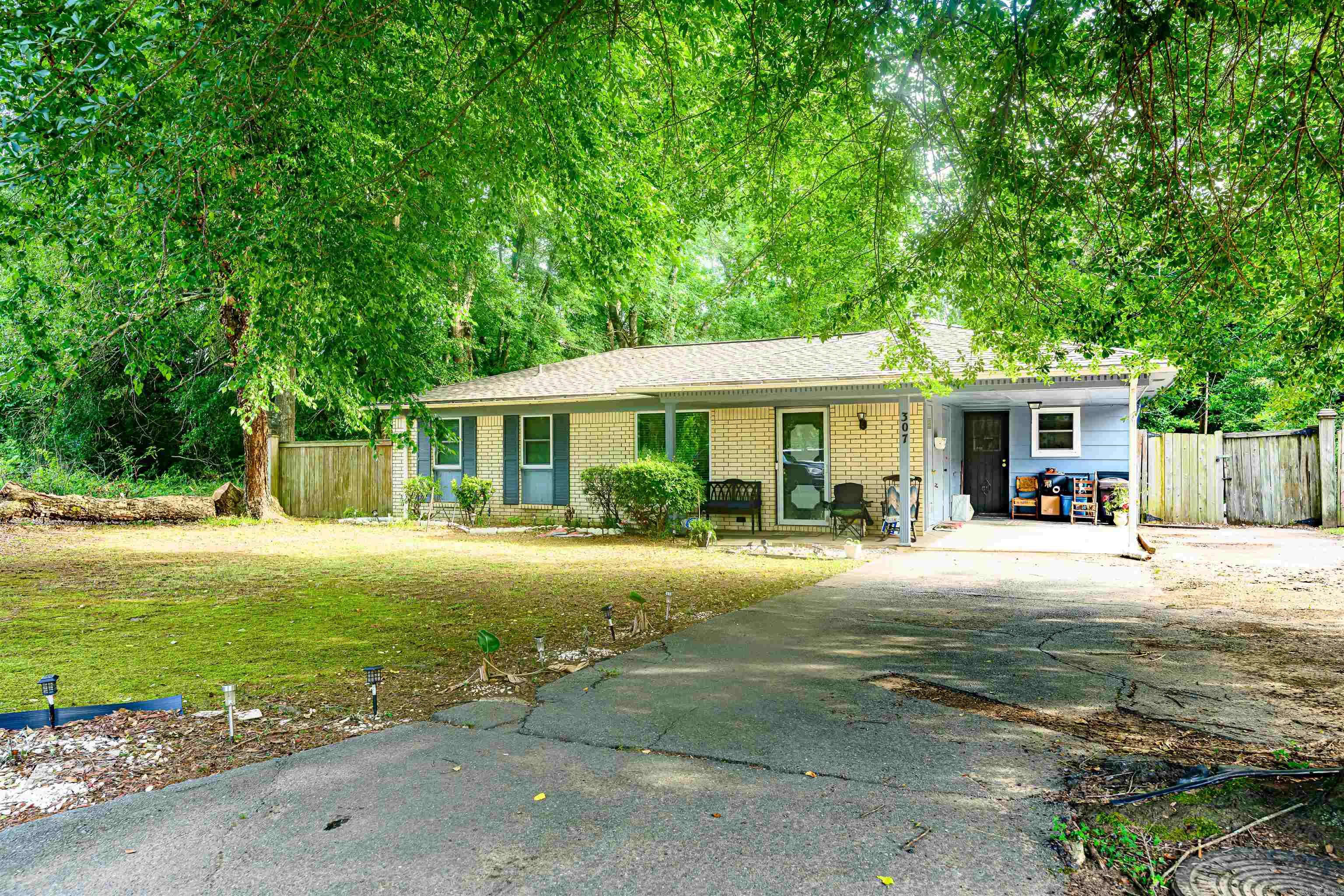 DELTA LAWN - Residential