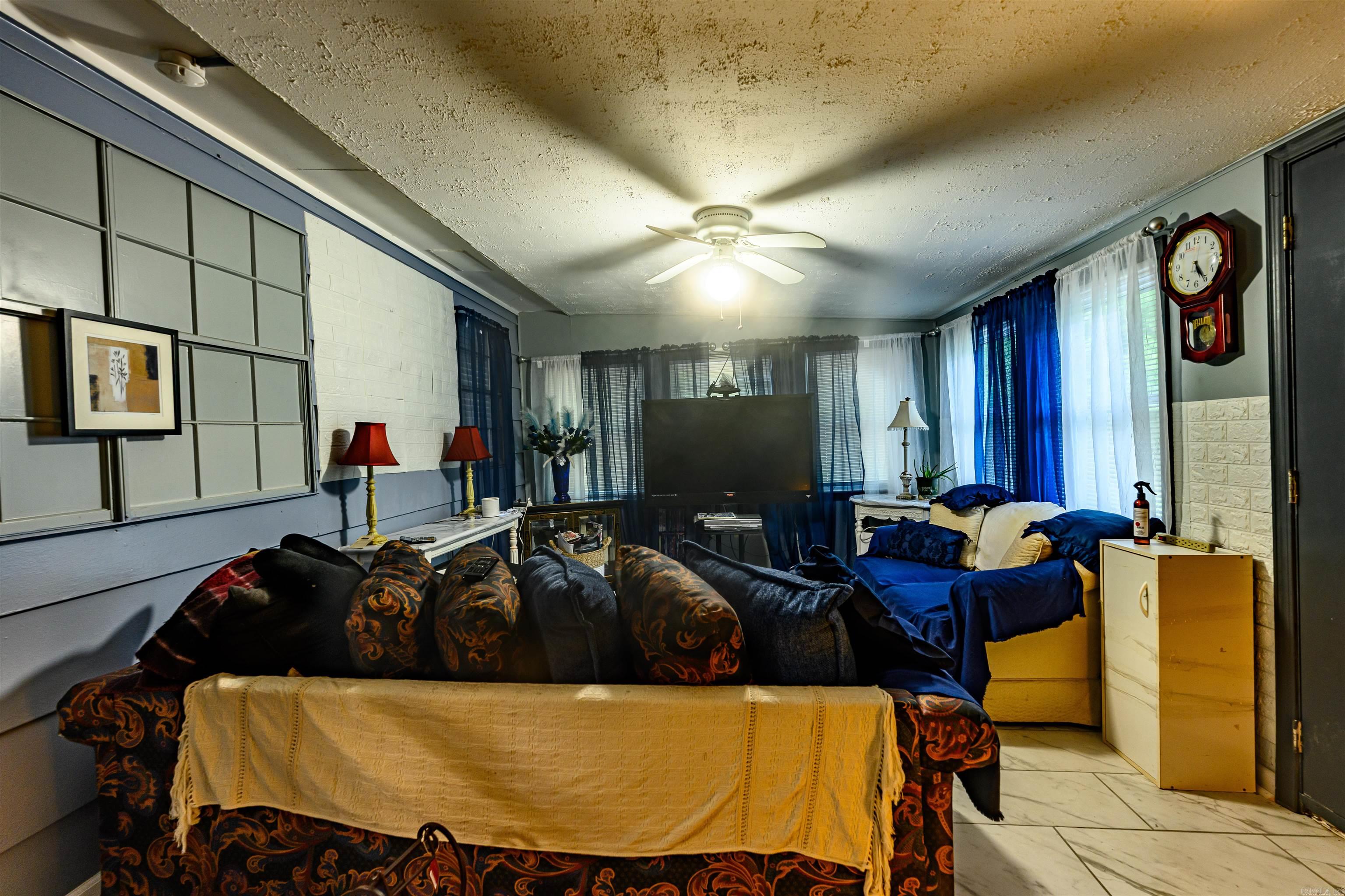 DELTA LAWN - Residential