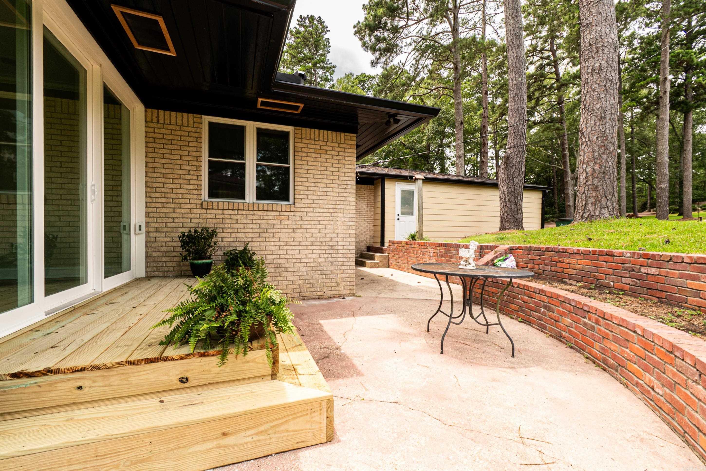 COUNTRY CLUB COLONY - Residential