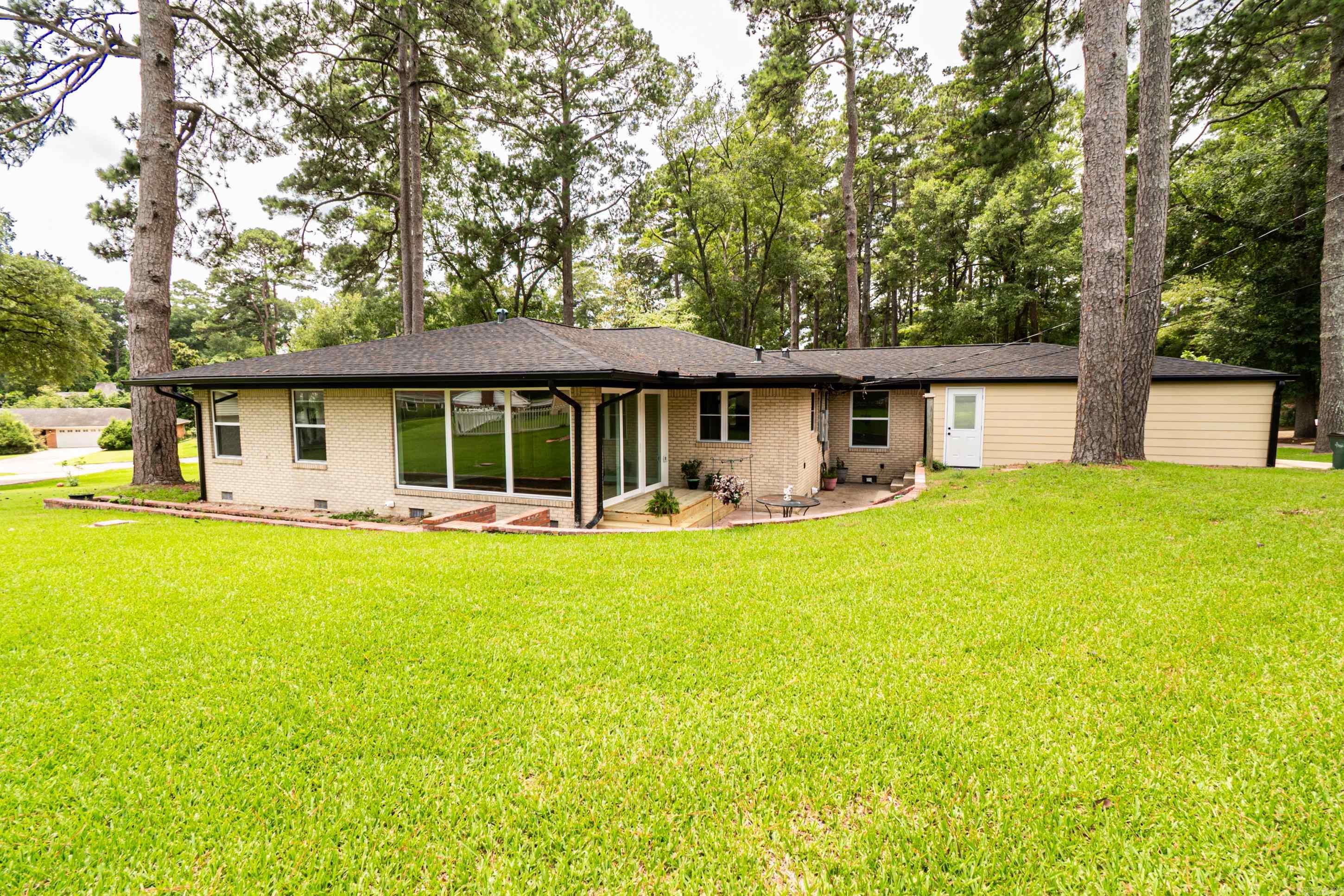 COUNTRY CLUB COLONY - Residential