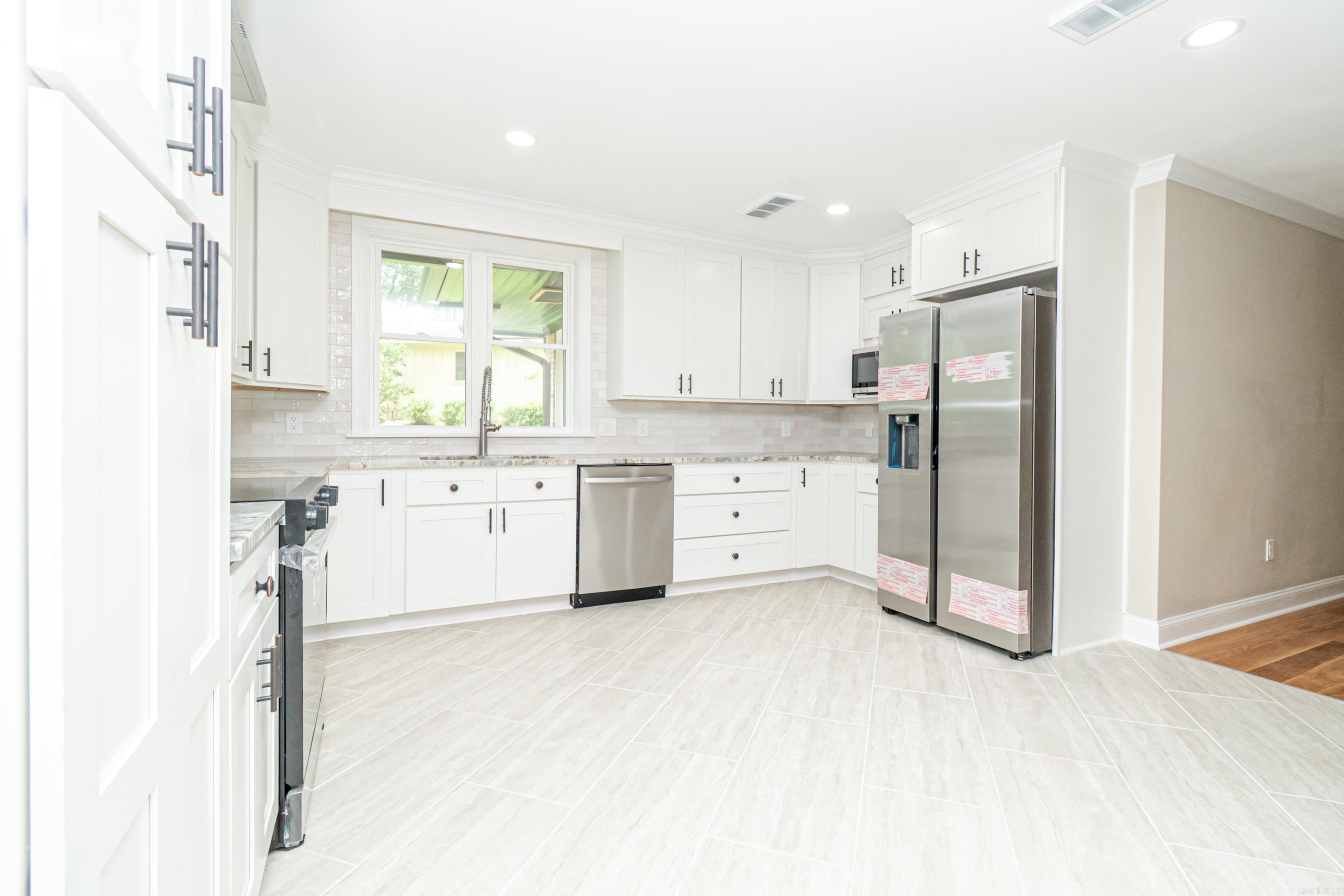 COUNTRY CLUB COLONY - Residential