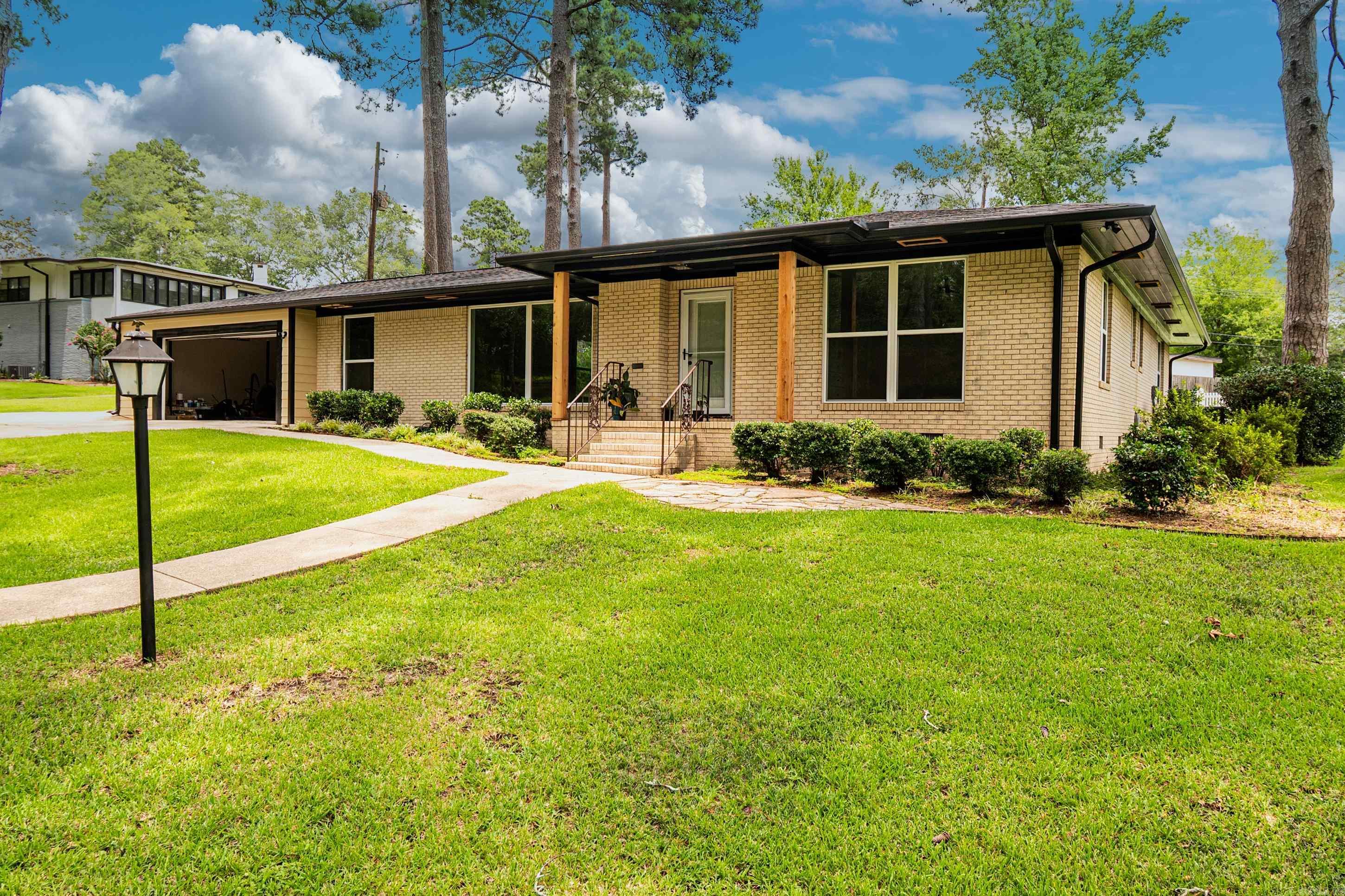 COUNTRY CLUB COLONY - Residential