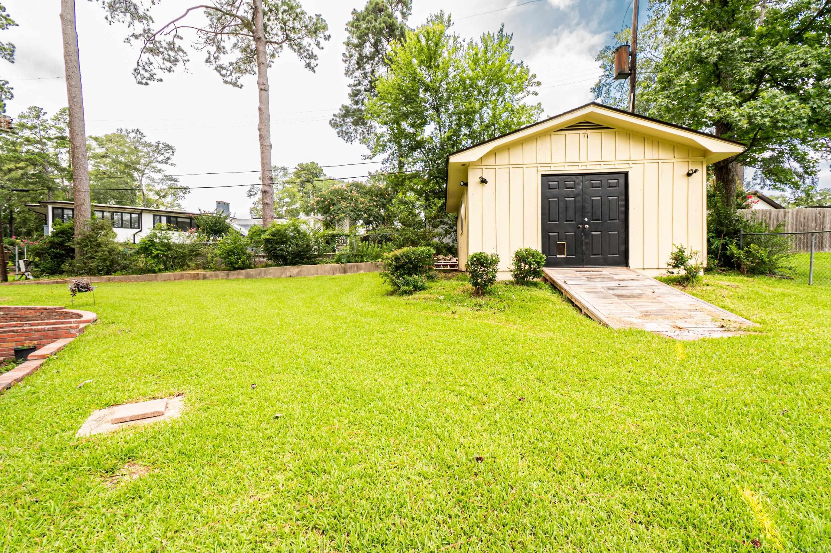 COUNTRY CLUB COLONY - Residential