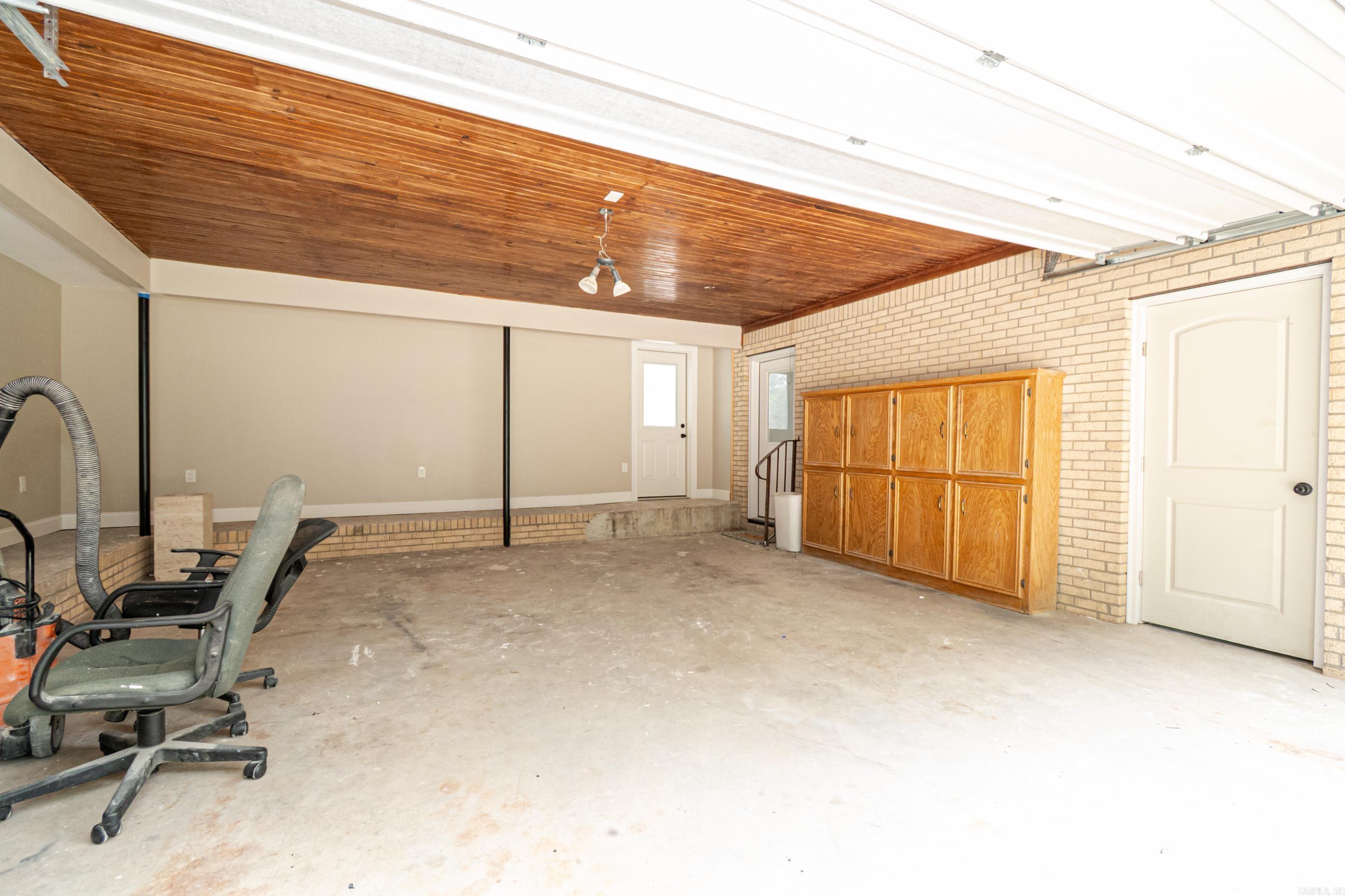 COUNTRY CLUB COLONY - Residential