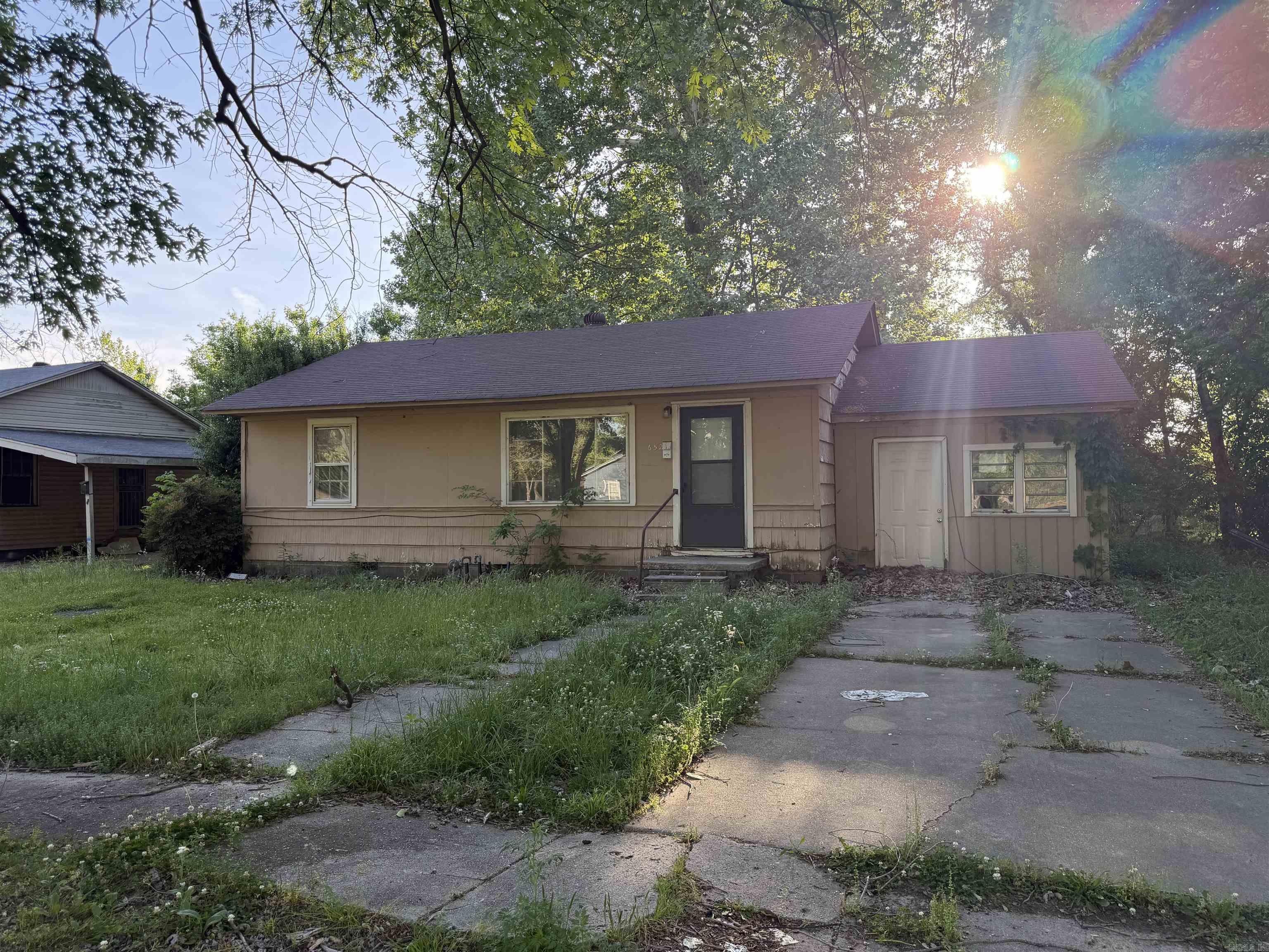 Discover a fantastic opportunity to build sweat equity. The home is being sold AS-IS and needs some TLC, making it the perfect blank slate for investors, flippers, or handy buyers to customize a high-potential layout in a solid Forrest City neighborhood! Can be sold as a package along with 403 Fussell, 611 Westview, 2148 Laurel, 651 Laughrun, and 253 Beech Grove or separately.