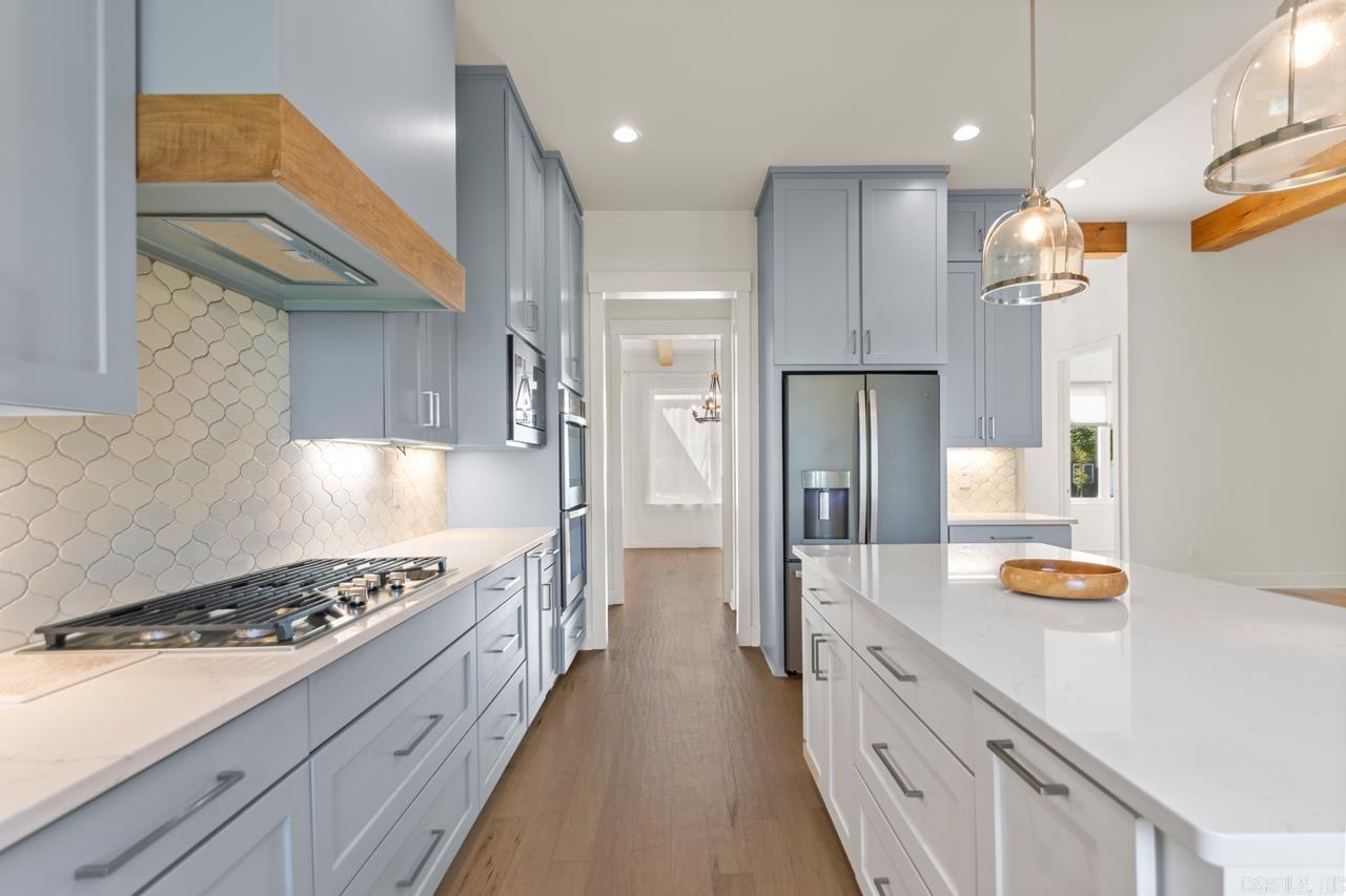THE POINTE HURRICANE ESTATES - Residential