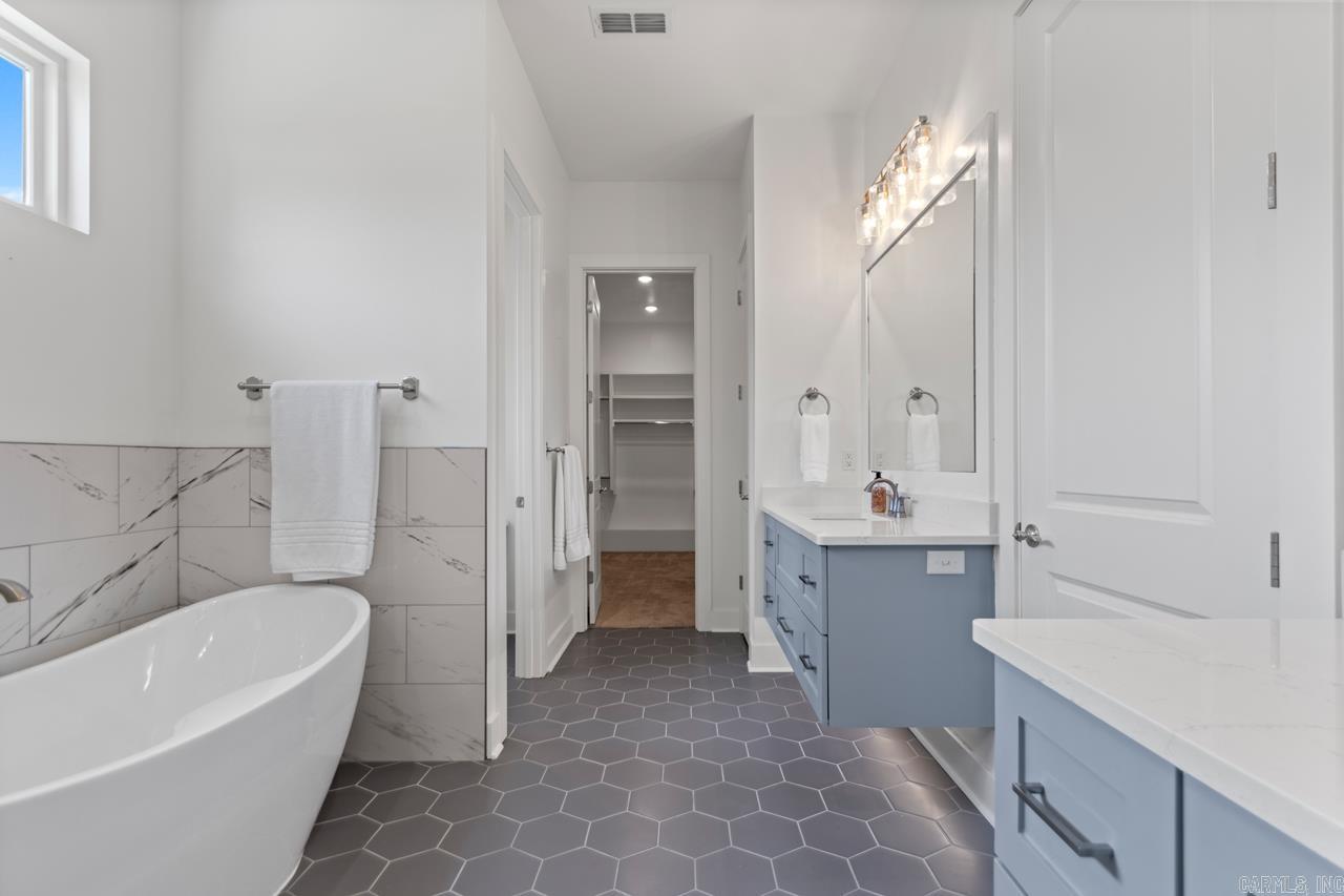 THE POINTE HURRICANE ESTATES - Residential
