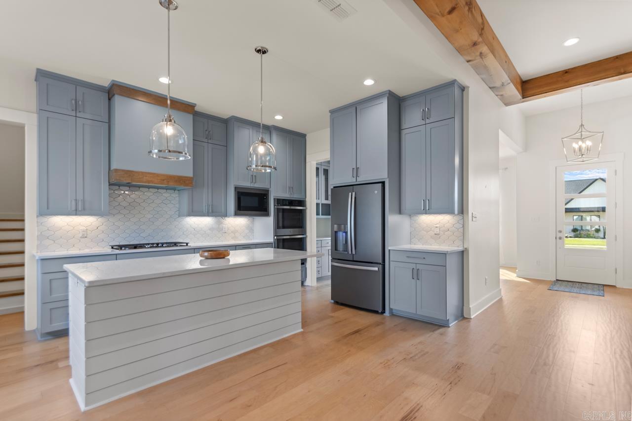 THE POINTE HURRICANE ESTATES - Residential