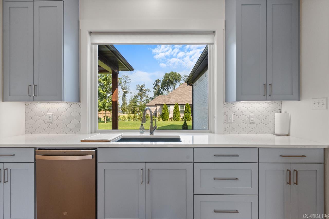 THE POINTE HURRICANE ESTATES - Residential