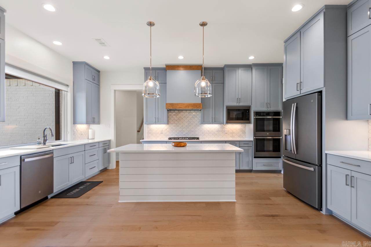 THE POINTE HURRICANE ESTATES - Residential