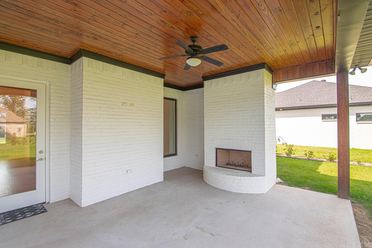 THE POINTE HURRICANE ESTATES - Residential