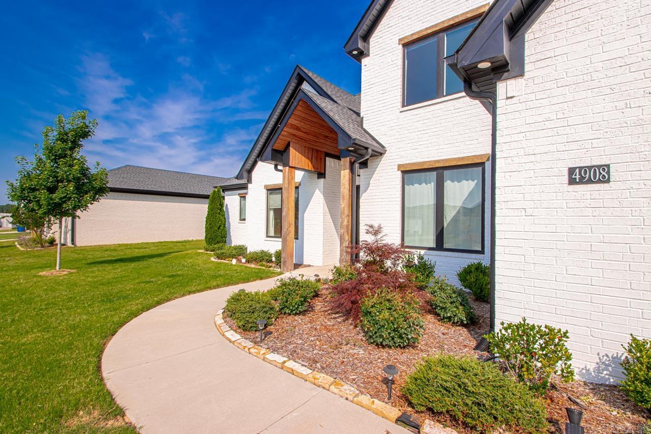 THE POINTE HURRICANE ESTATES - Residential