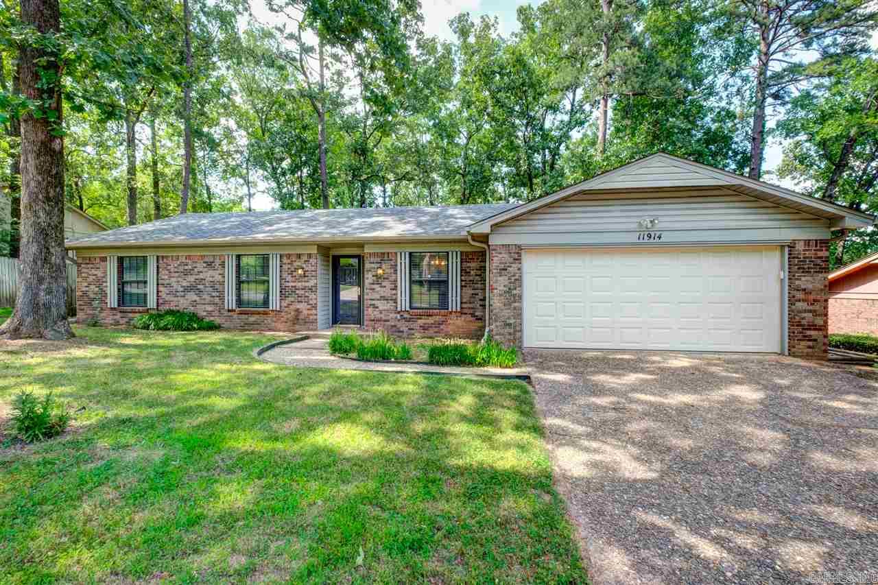 Well maintained single level home on large flat lot. Beautiful backyard is private and over 1/4 acre in size with a large deck and workshop/storage shed with electricity.  Neutral large tile in the living room, kitchen & dining room. Eat in kitchen updated with corian counter tops & stainless steel appliances. Nice sized bedrooms with carpet that is 2 years old. Roof approx 3 yrs old & new garage door Washer & Dryer convey. Great location close to shopping & restaurants. **Agents see remarks**