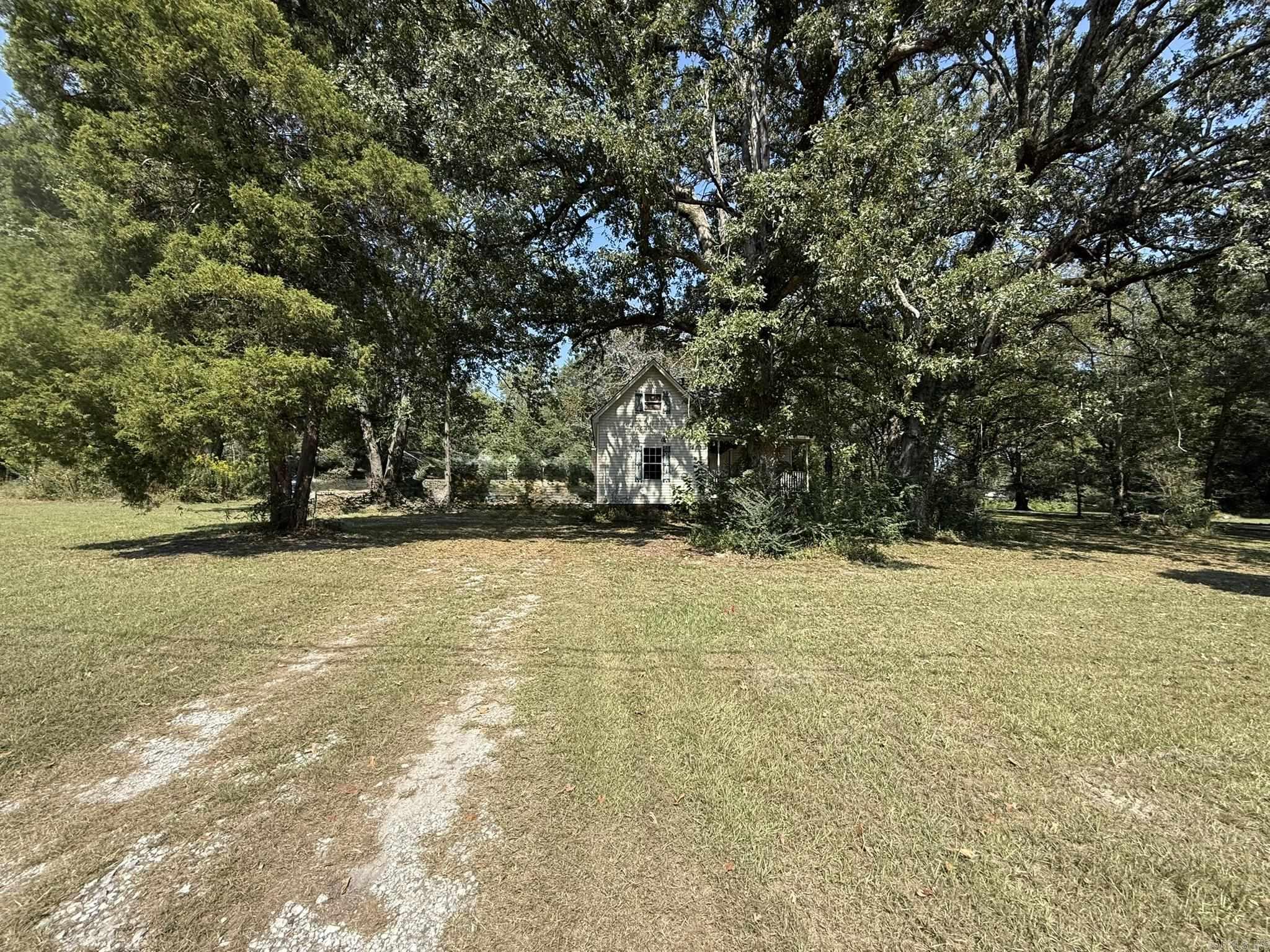 Tear-Down on 2.11 Acres in Glen Rose School District. Cash/bank financing only. Sold AS-IS/WHERE-IS, no disclosures available. Price is firm at $70,000.