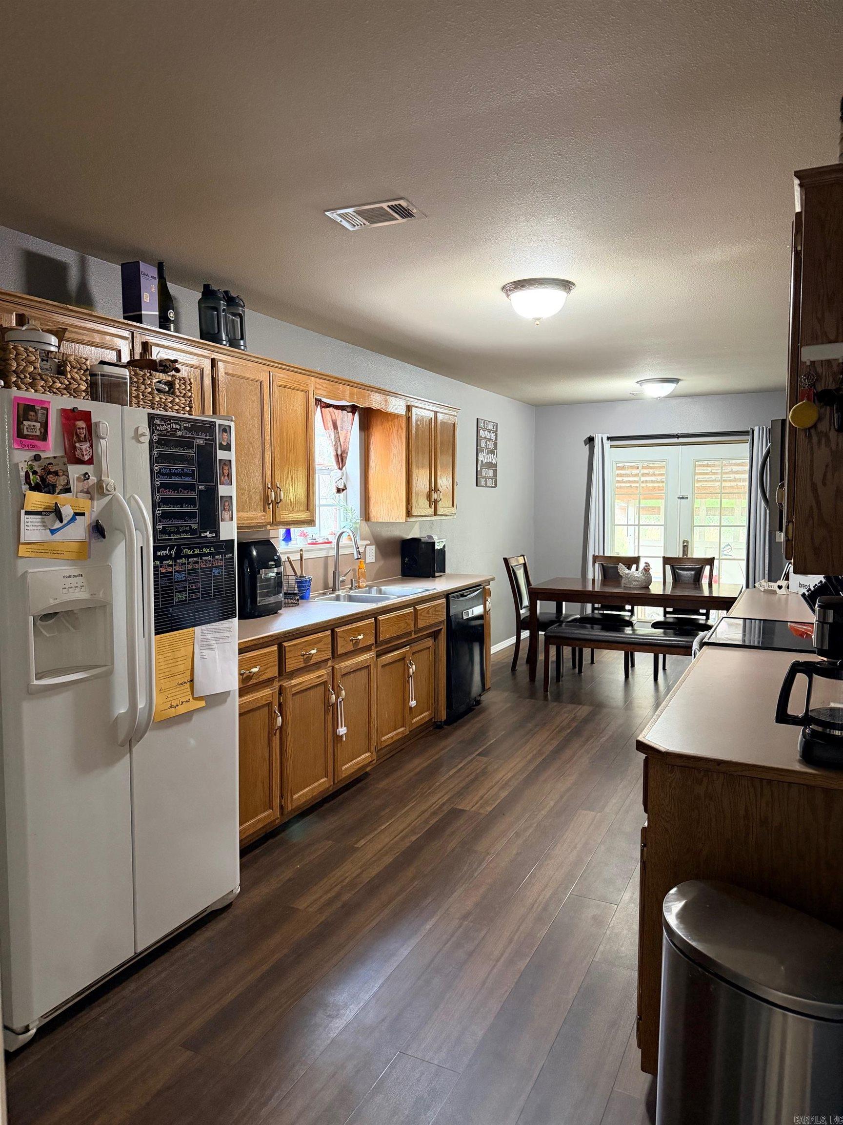 COUNTRY WOODS ESTATES - Residential