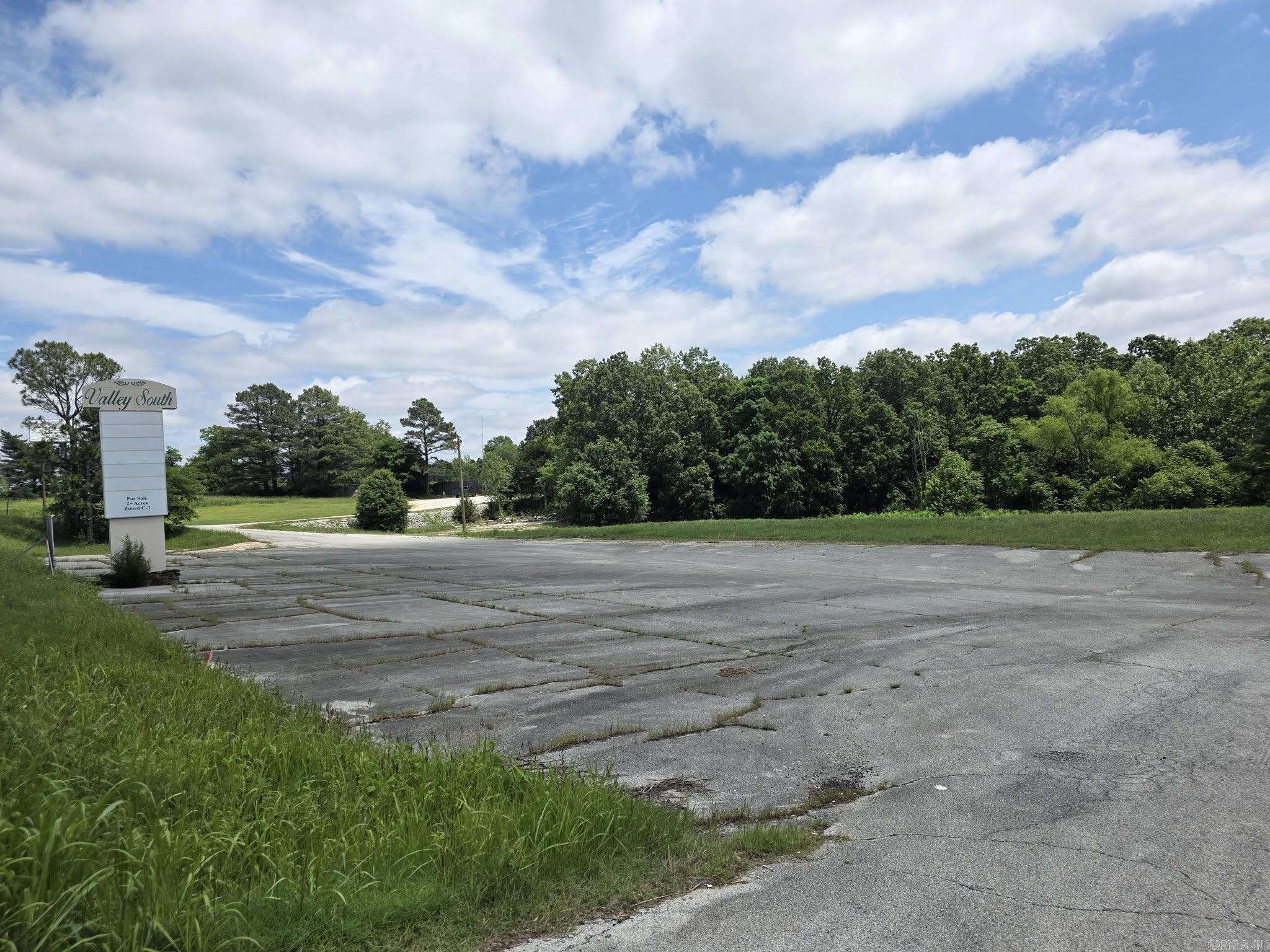 Approx. 2.04+/- Acres Prime Highway Commercial Location Excellent visibility along Linwood Dr / Hwy 49 Former retail site – ready for redevelopment Utilities available (water, electric, gas) Hwy frontage 337' +/-                                            1/2 mile from Neighborhood Walmart                         19 miles from Jonesboro                                           SEE AGENT REMARKS AND SURVEY IN PHOTOS