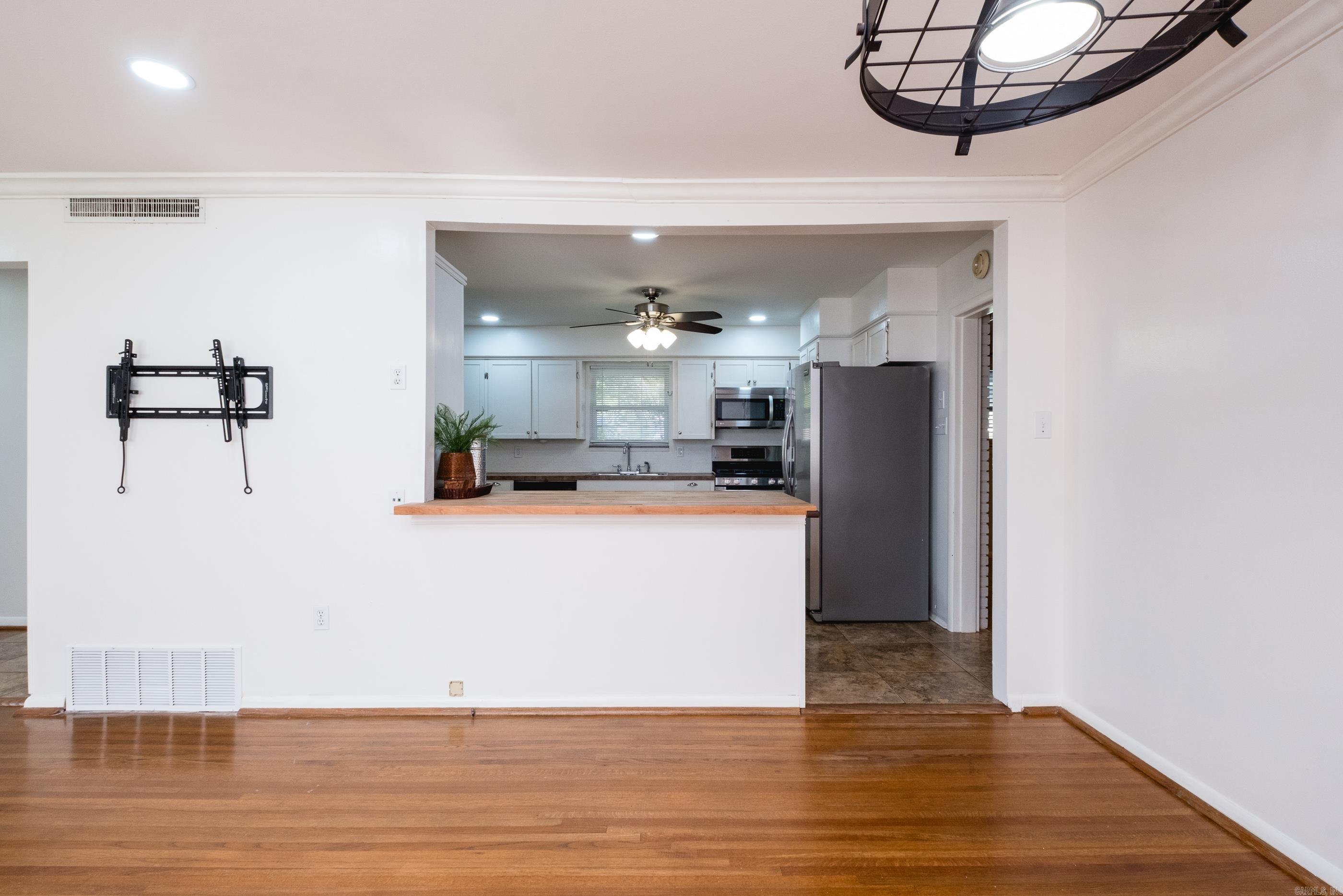 HALL PLAZA - Residential