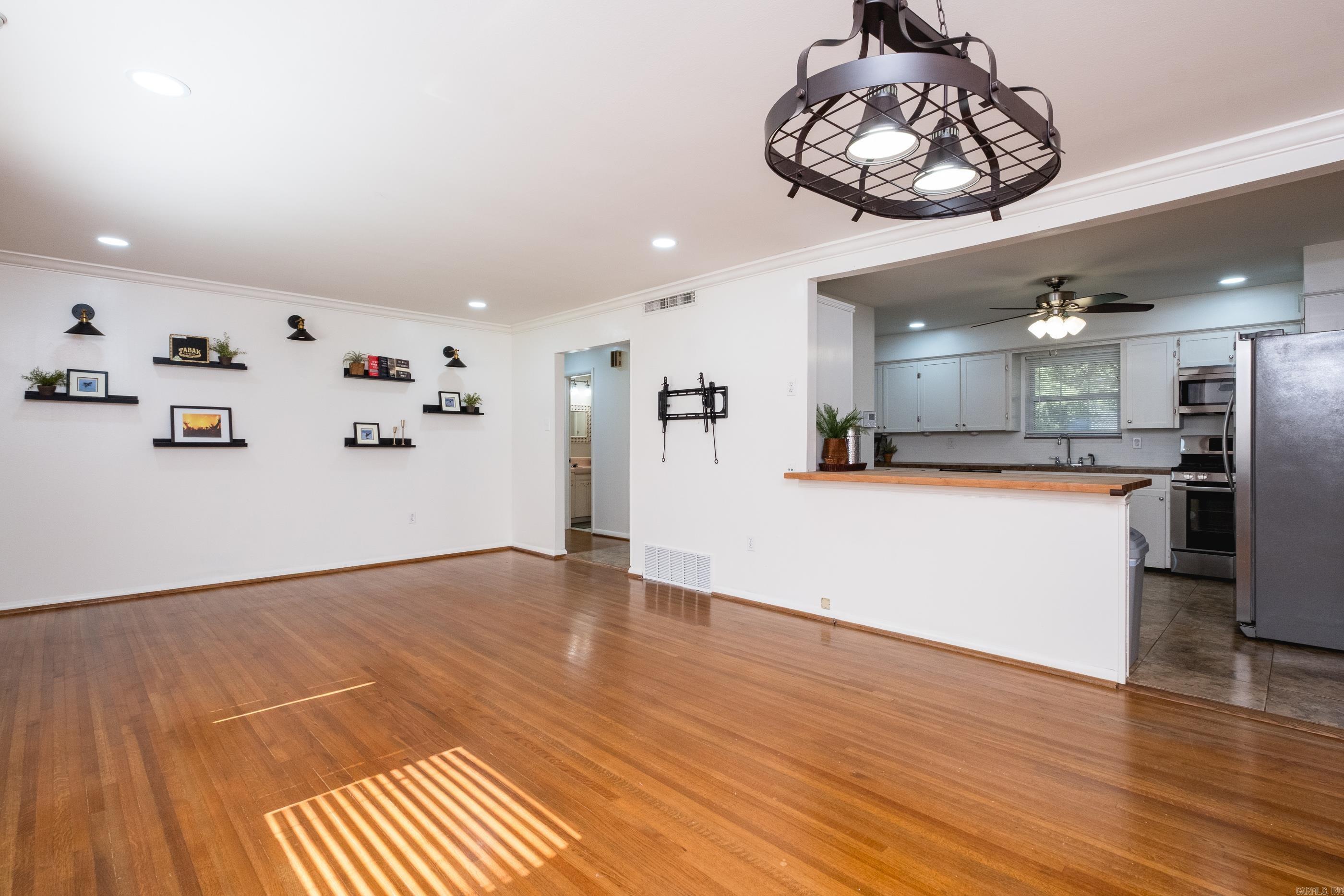 HALL PLAZA - Residential