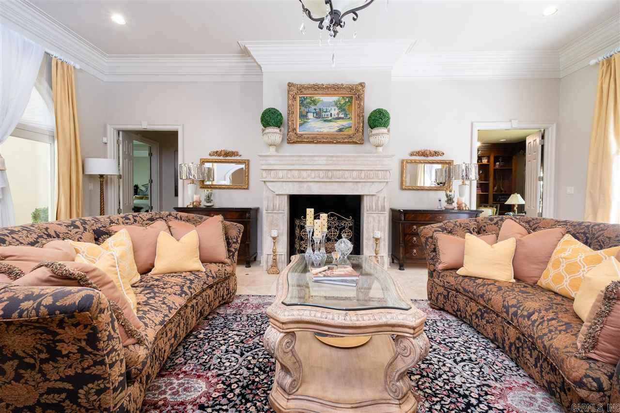 CHENAL DOWNS - Residential