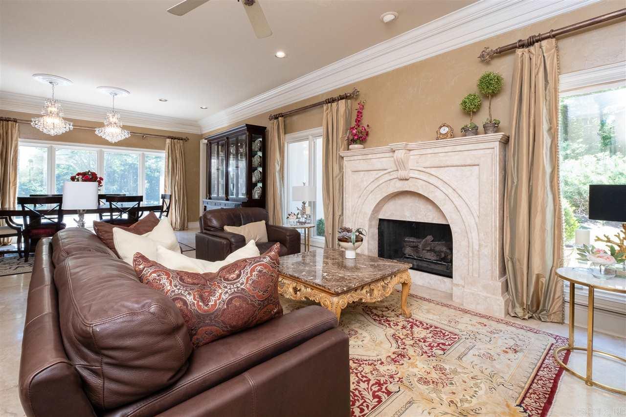 CHENAL DOWNS - Residential