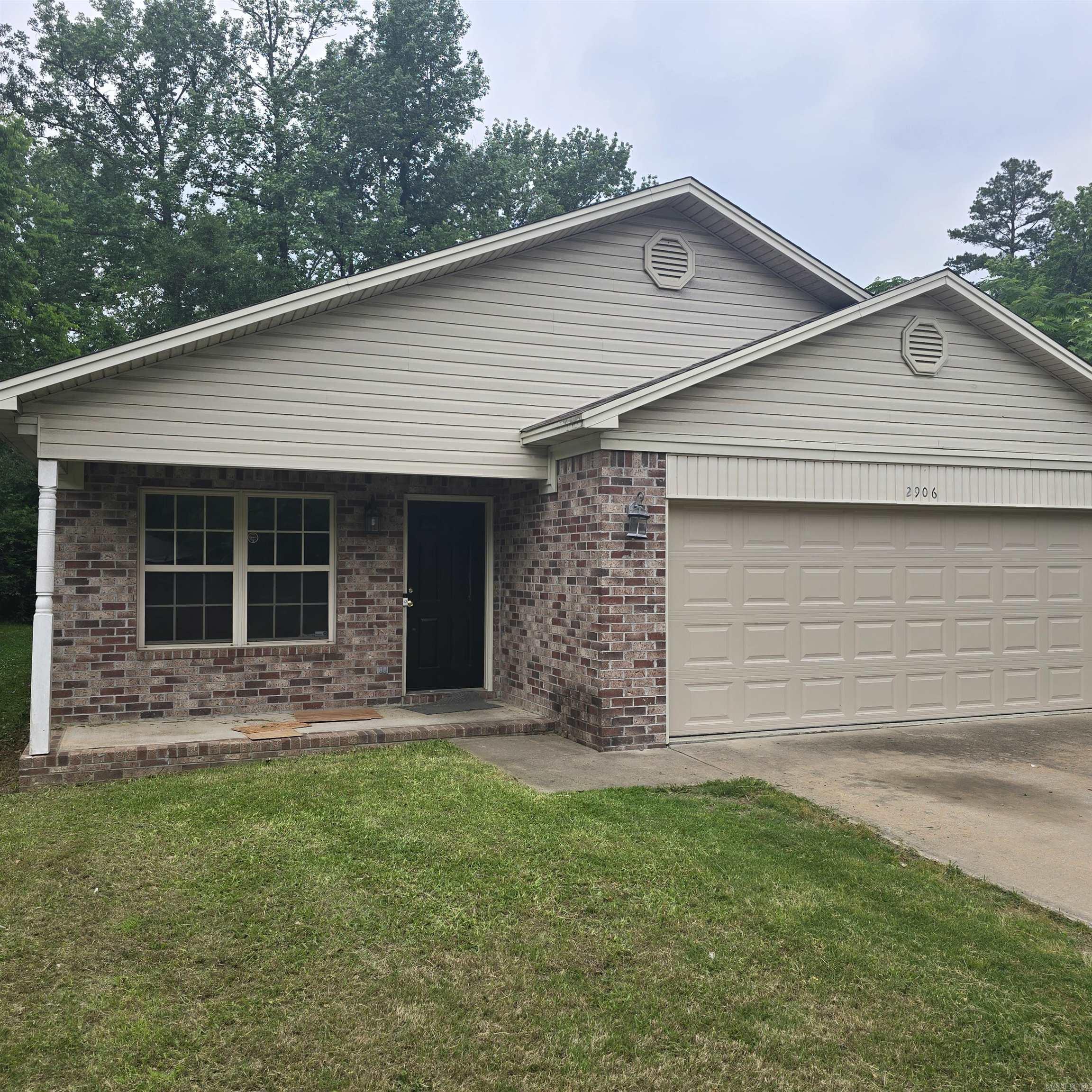 Beautiful 2006 construction home with luxury Vinyl  Close to schools and central little rock area.
