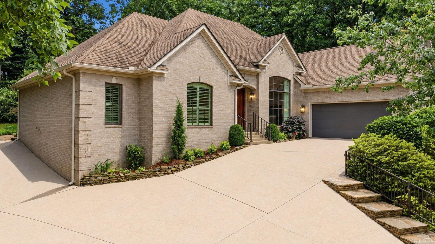 CARRIAGE CREEK - Residential