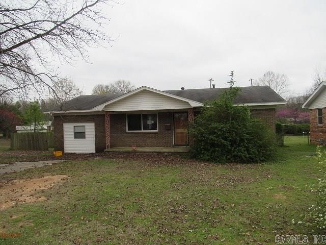 Jacksonville- SOLD AS IS- This 3 Bed rm, 2 Baths Home offers  Kitchen-Din-RM Combo, Great rm, Den, Some updating done,  Ceiling Fans,Good size  Back Yard,Fully Fence and Close to   Freeway, Air Base, Little Rock this house will make a good first time buyer home, you will need a Approval Letter, Earnest Money.