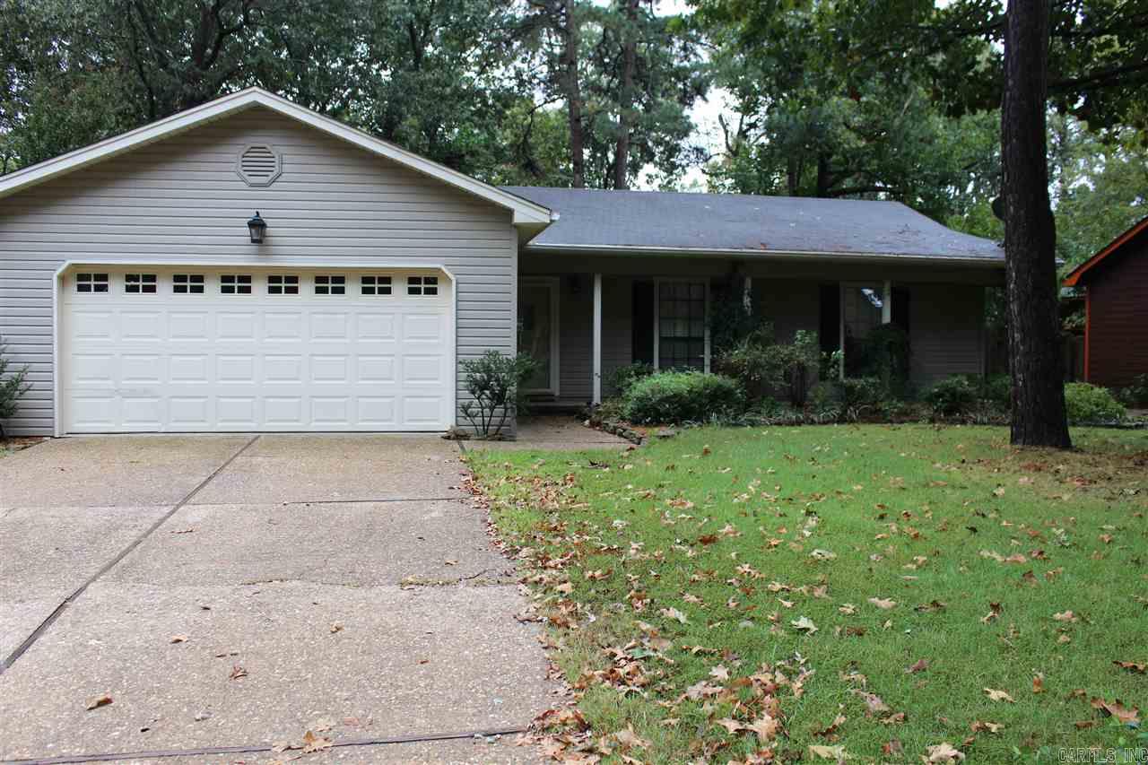 Great Starter home in Super area. Level Lot , Fenced back yard. 3 bdrms, Spacious Living room, EIK.  Vacant SF from tax records .Not measured! Don't quote as exact. Seller is willing to provide a flooring allowance to Buyer. A special improvement tax is paid with the Real Estates taxes and gives Buyer access to the parkway Place pool.