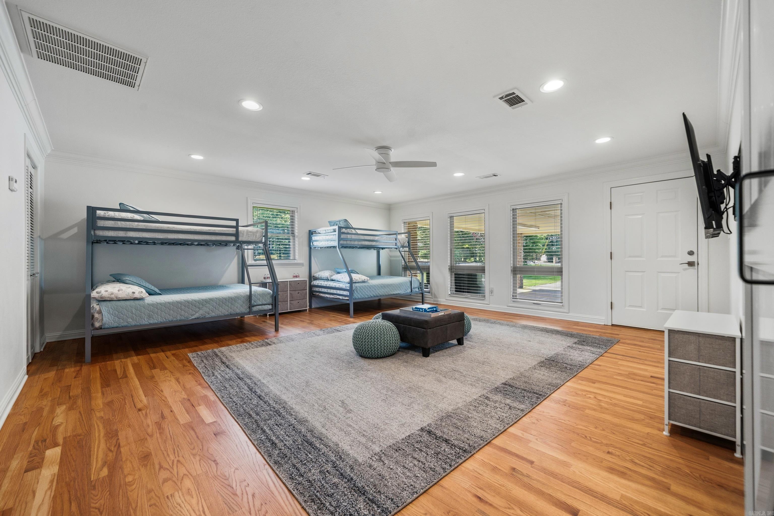 CLEVELAND SHORES - Residential