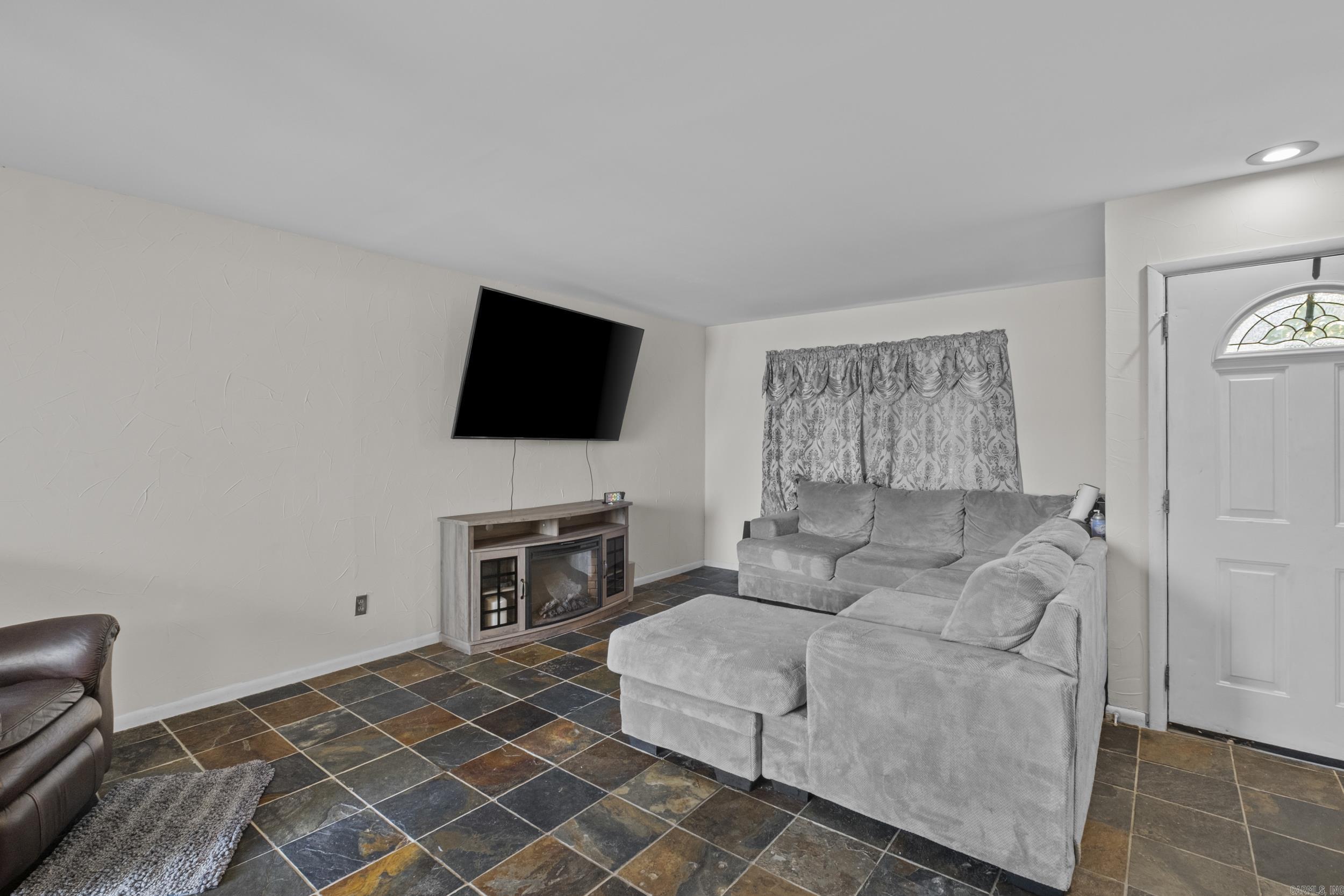 TAMARACK PINES APTS - Residential