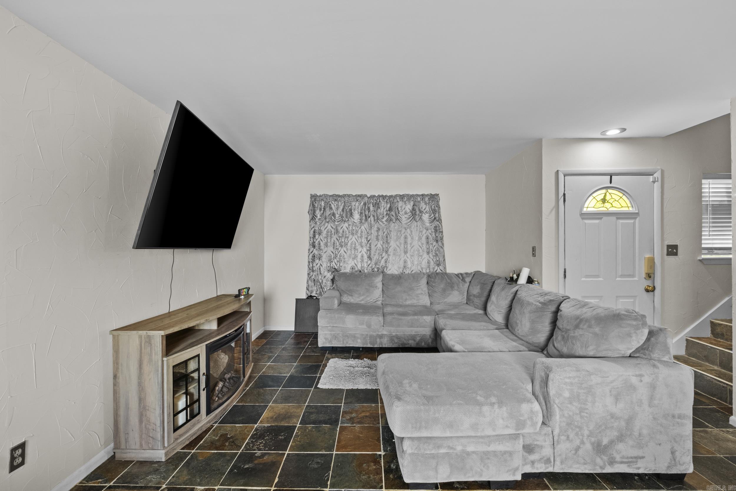 TAMARACK PINES APTS - Residential
