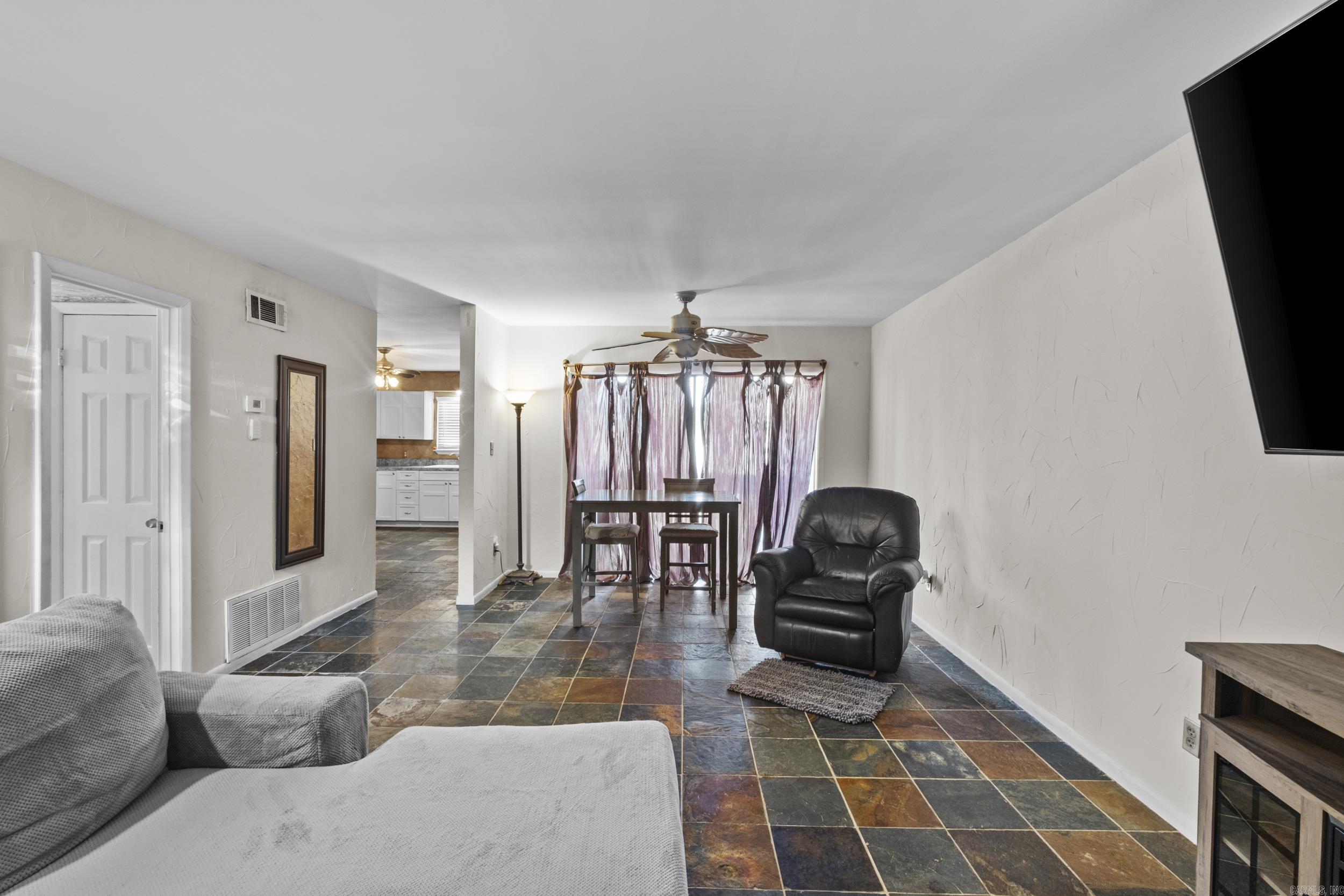TAMARACK PINES APTS - Residential