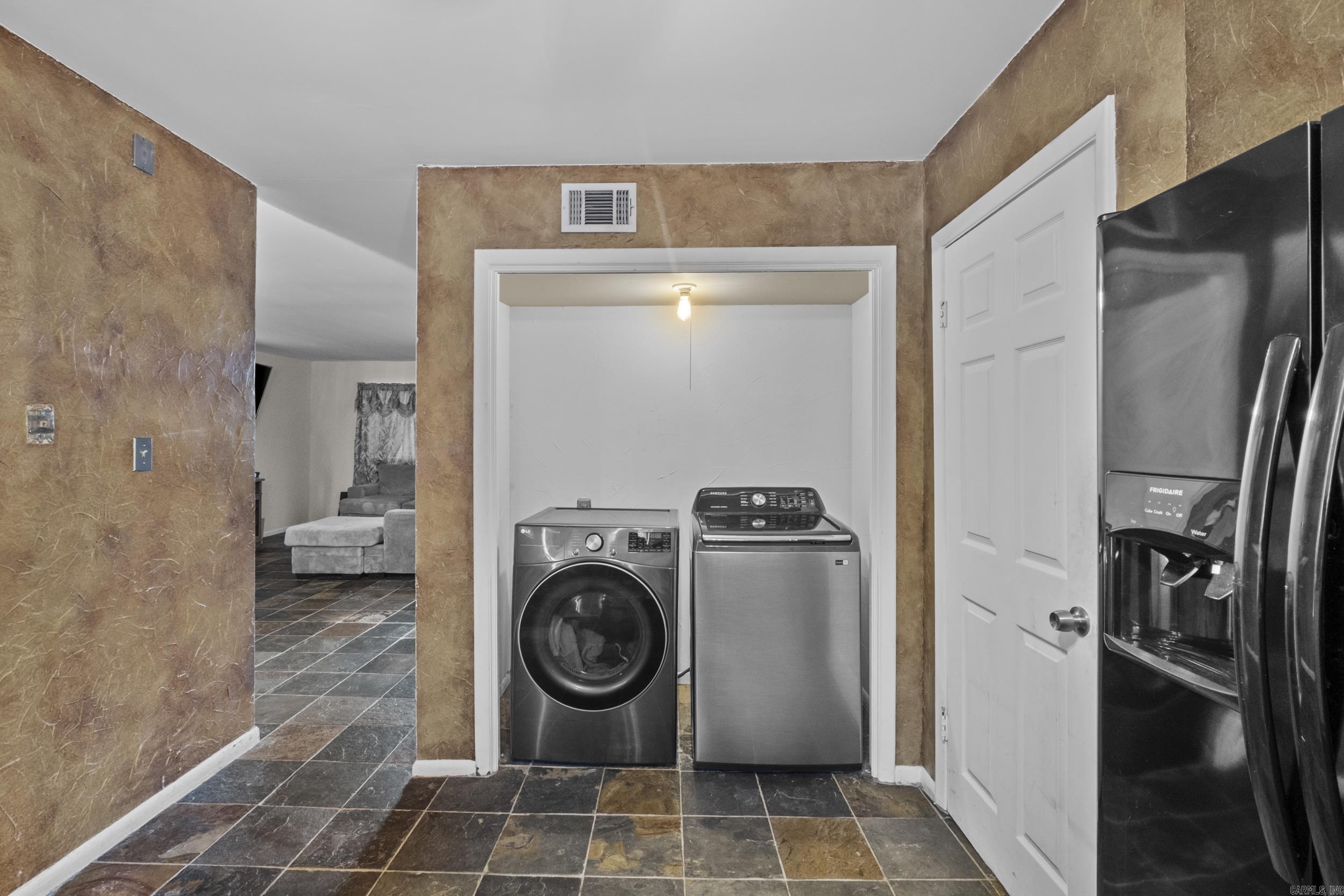 TAMARACK PINES APTS - Residential