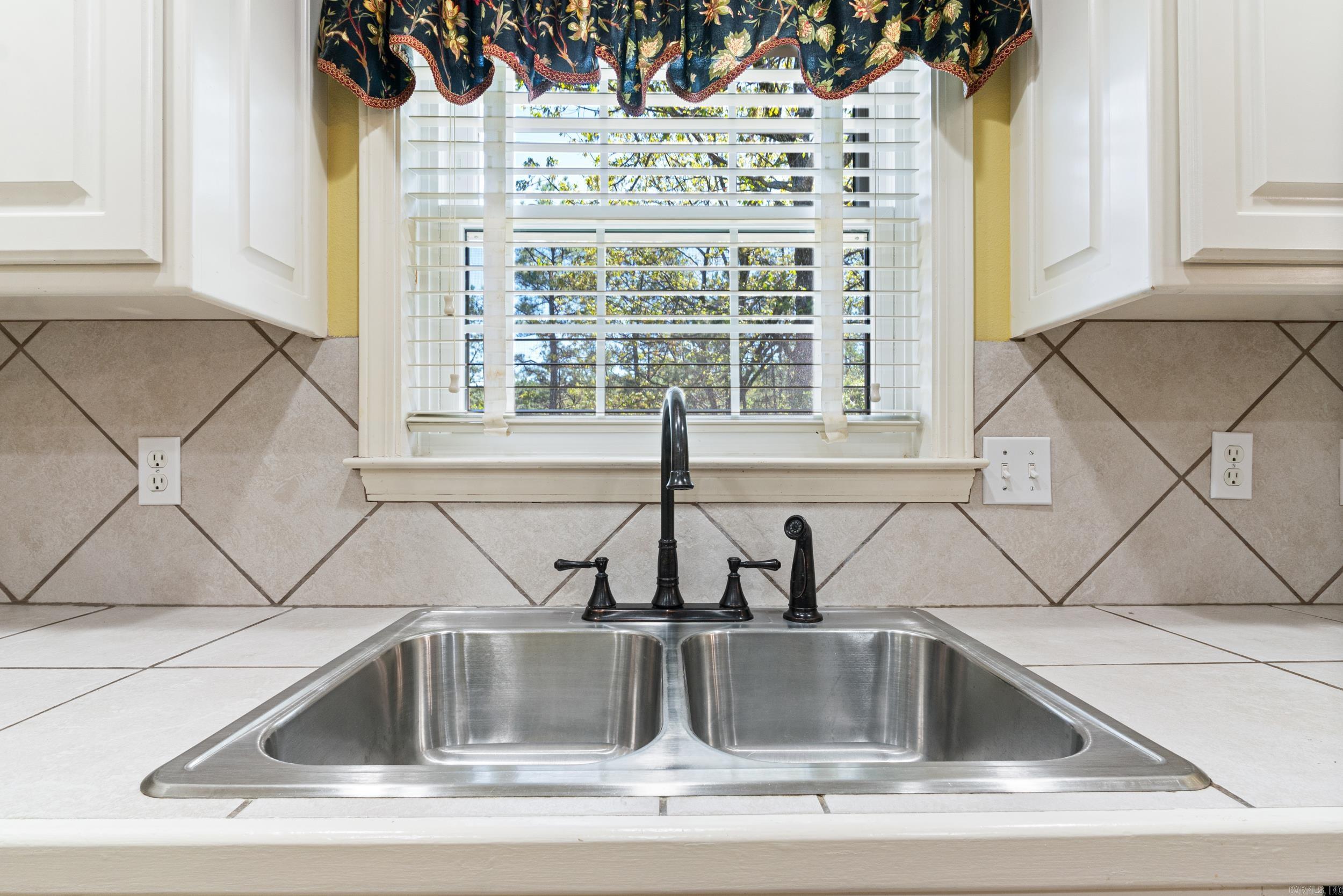 DIAMOND POINTE - Residential