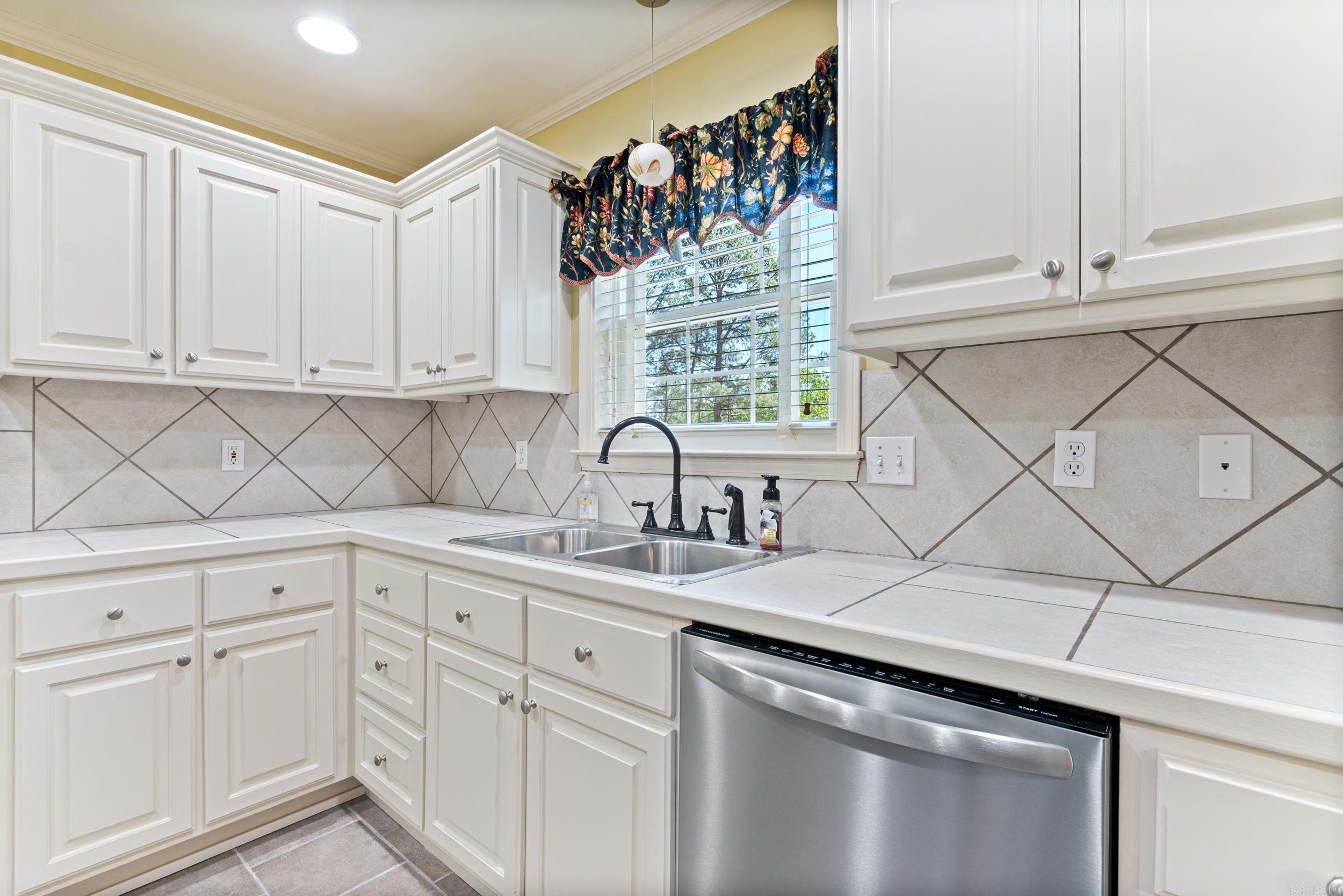 DIAMOND POINTE - Residential
