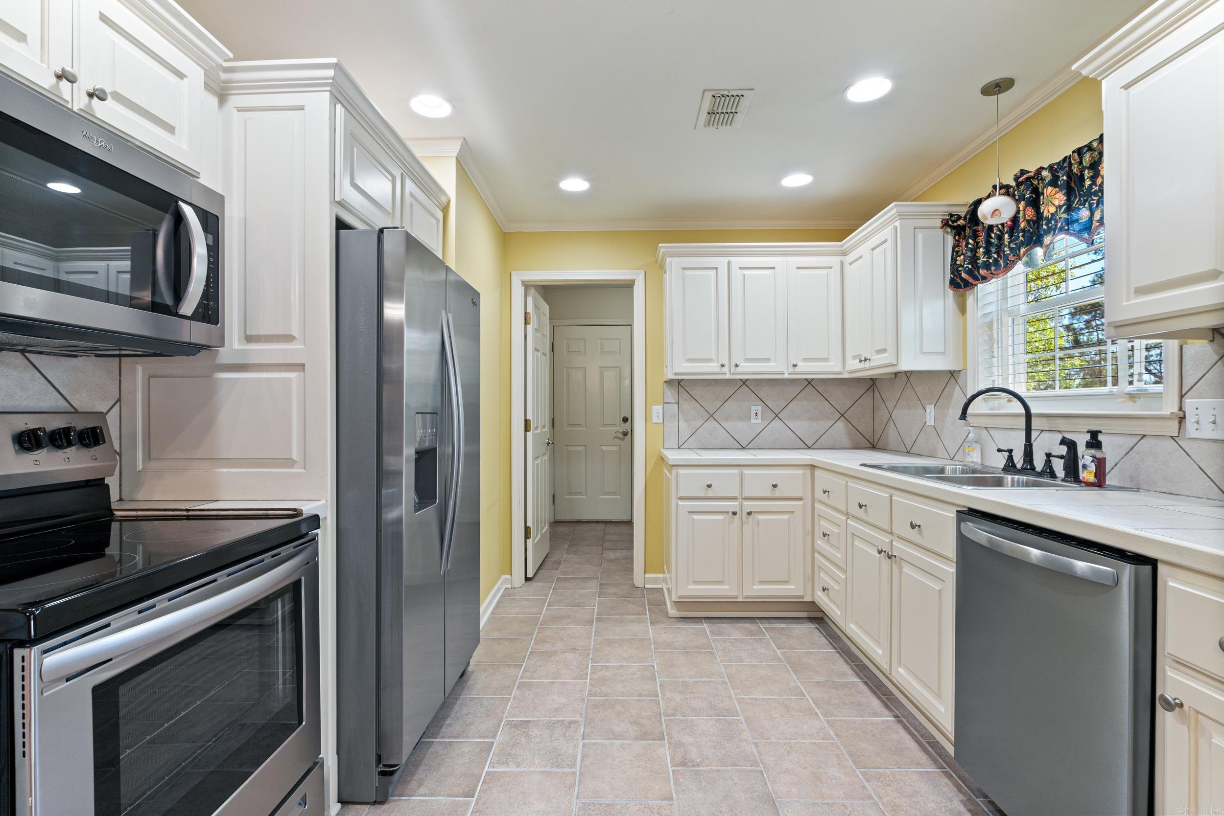DIAMOND POINTE - Residential