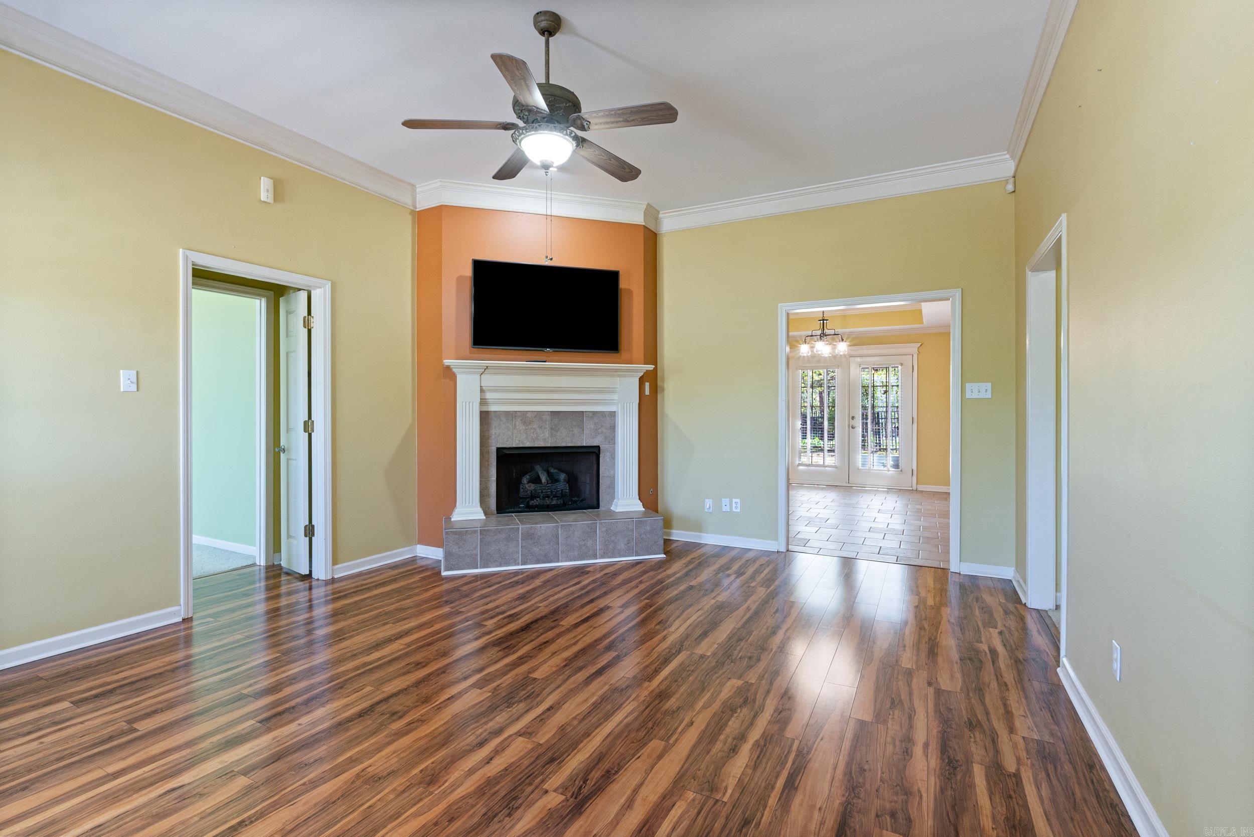 DIAMOND POINTE - Residential